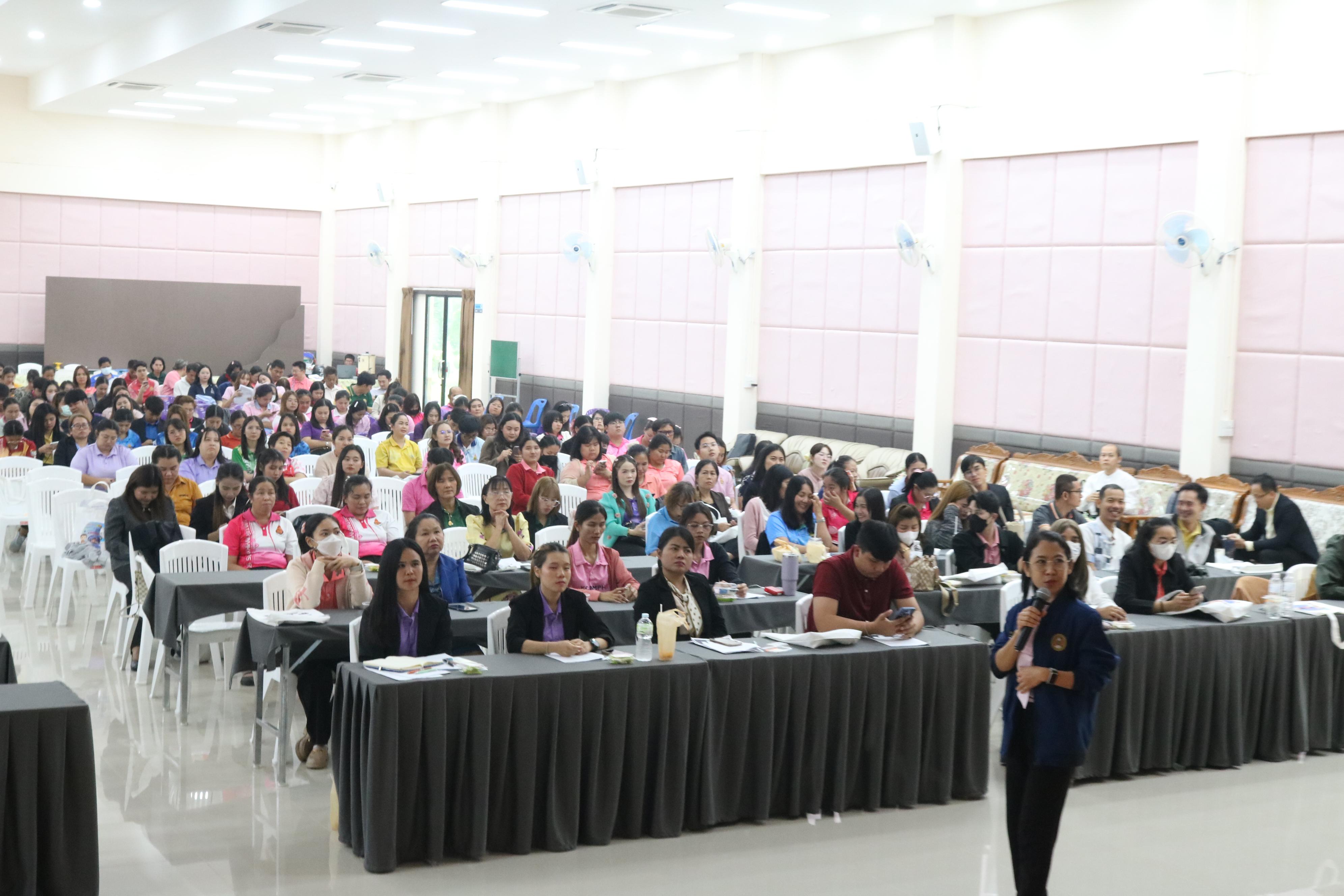187. การอบรมคุณธรรมจริยธรรมของครูไทยและการถอดบทเรียน