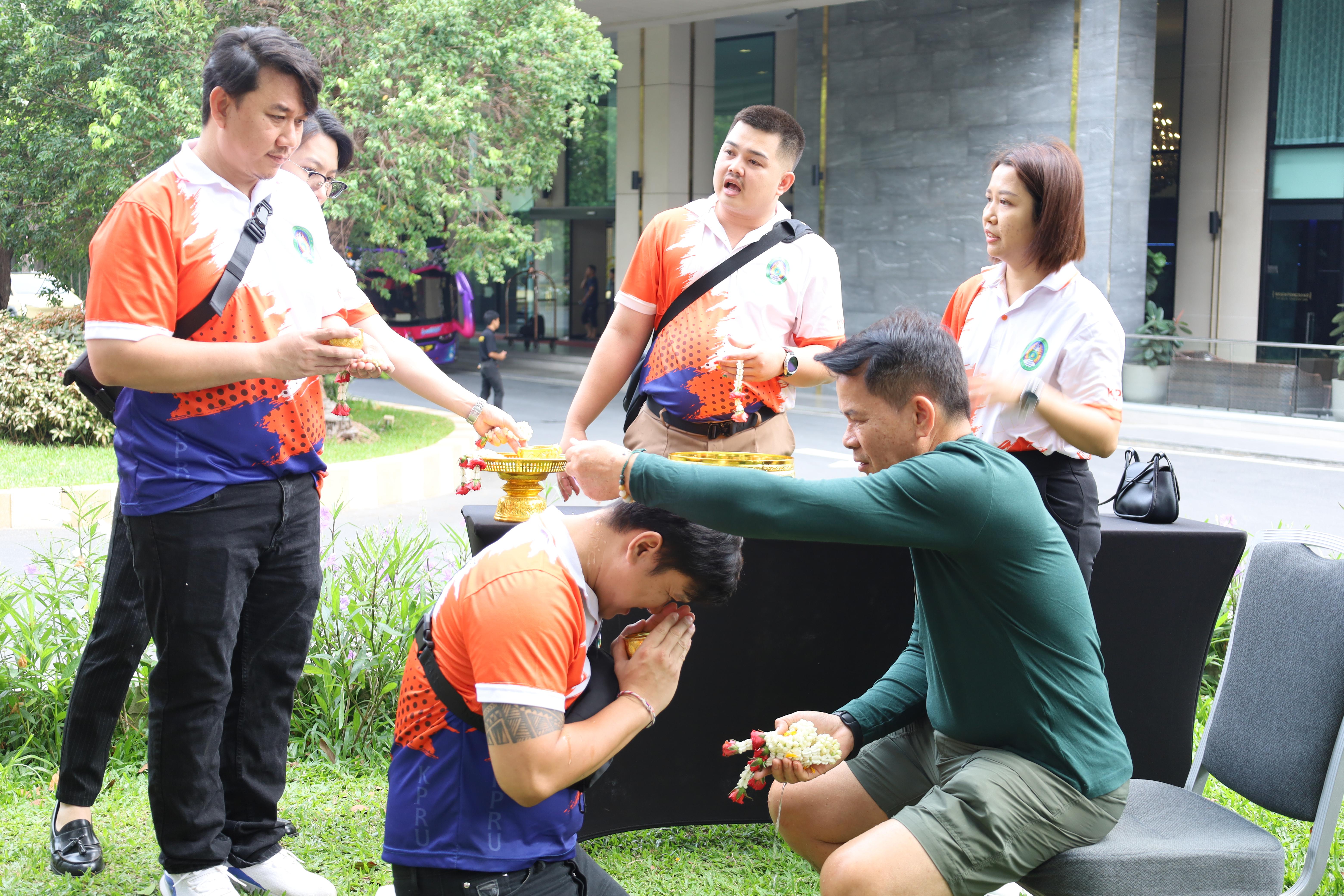 100. การศึกษาดูงานการจัดการคุณภาพและมาตรฐานการผลิตบัณฑิตระดับปริญญาตรี บัณฑิตศึกษา ณ มหาวิทยาลัยบูรพา