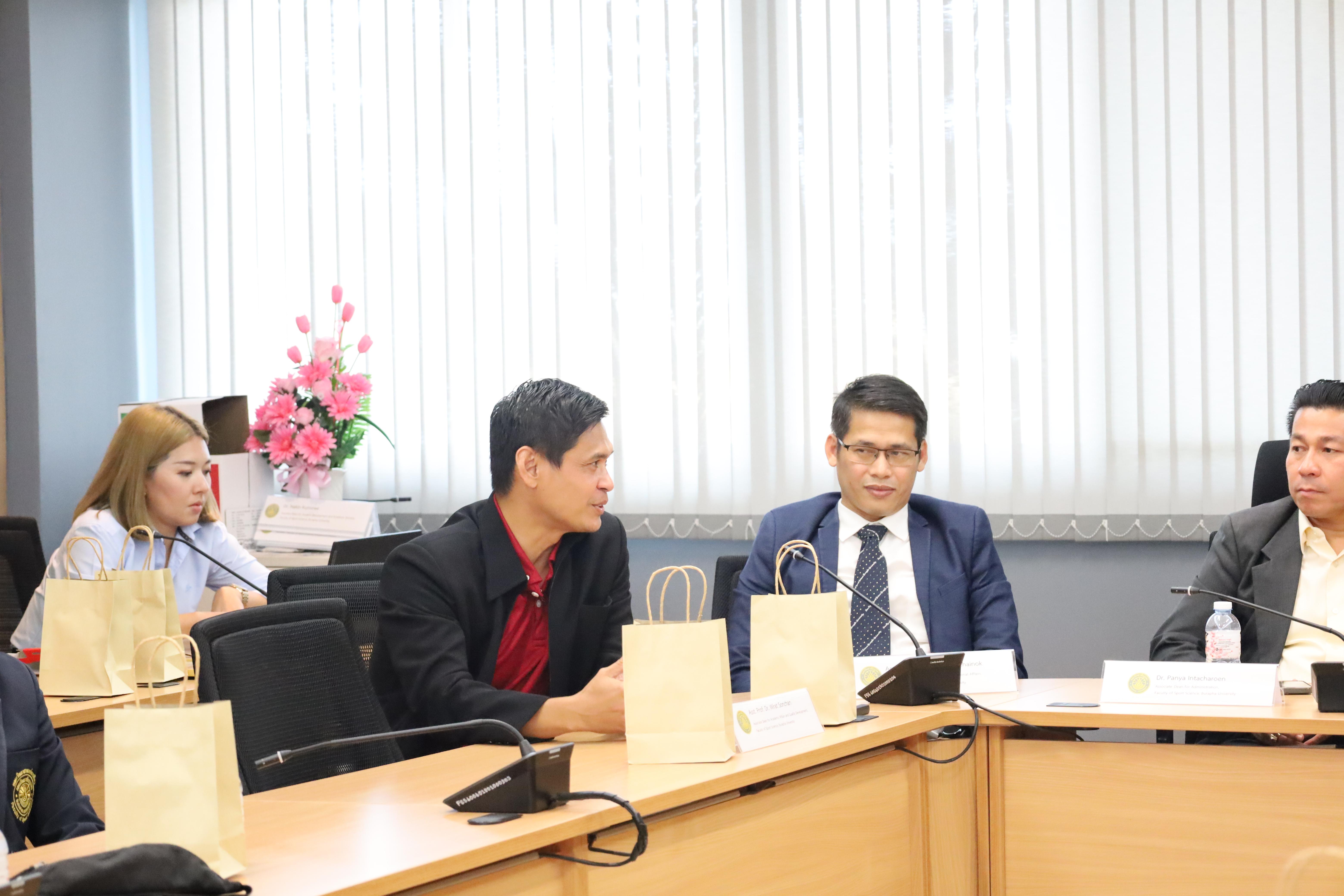 200. การศึกษาดูงานการจัดการคุณภาพและมาตรฐานการผลิตบัณฑิตระดับปริญญาตรี บัณฑิตศึกษา ณ มหาวิทยาลัยบูรพา