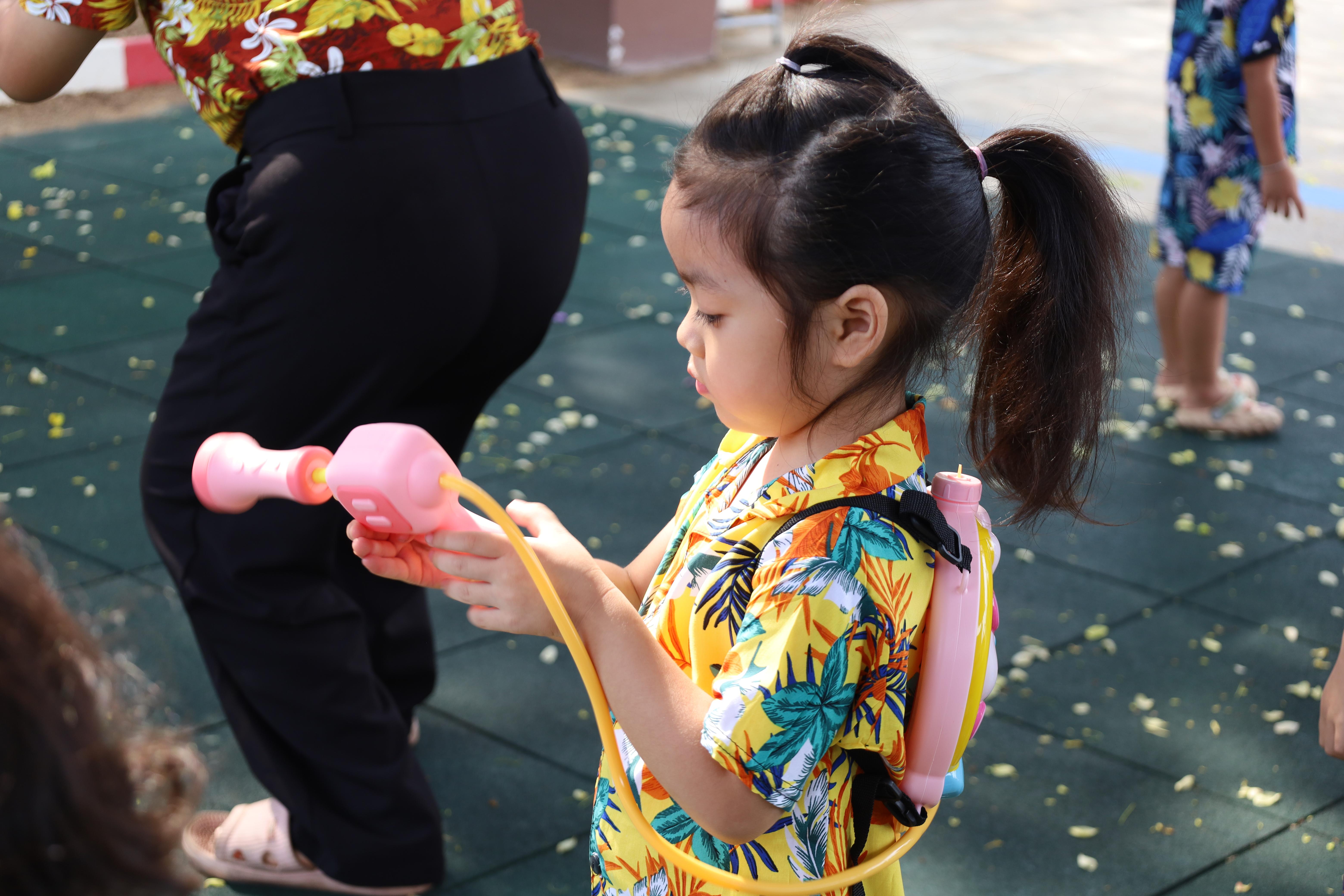 6. กิจกรรมวันสงกรานต์โรงเรียนอนุบาลราชภัฏกำแพงเพชร ปีการศึกษา 2567