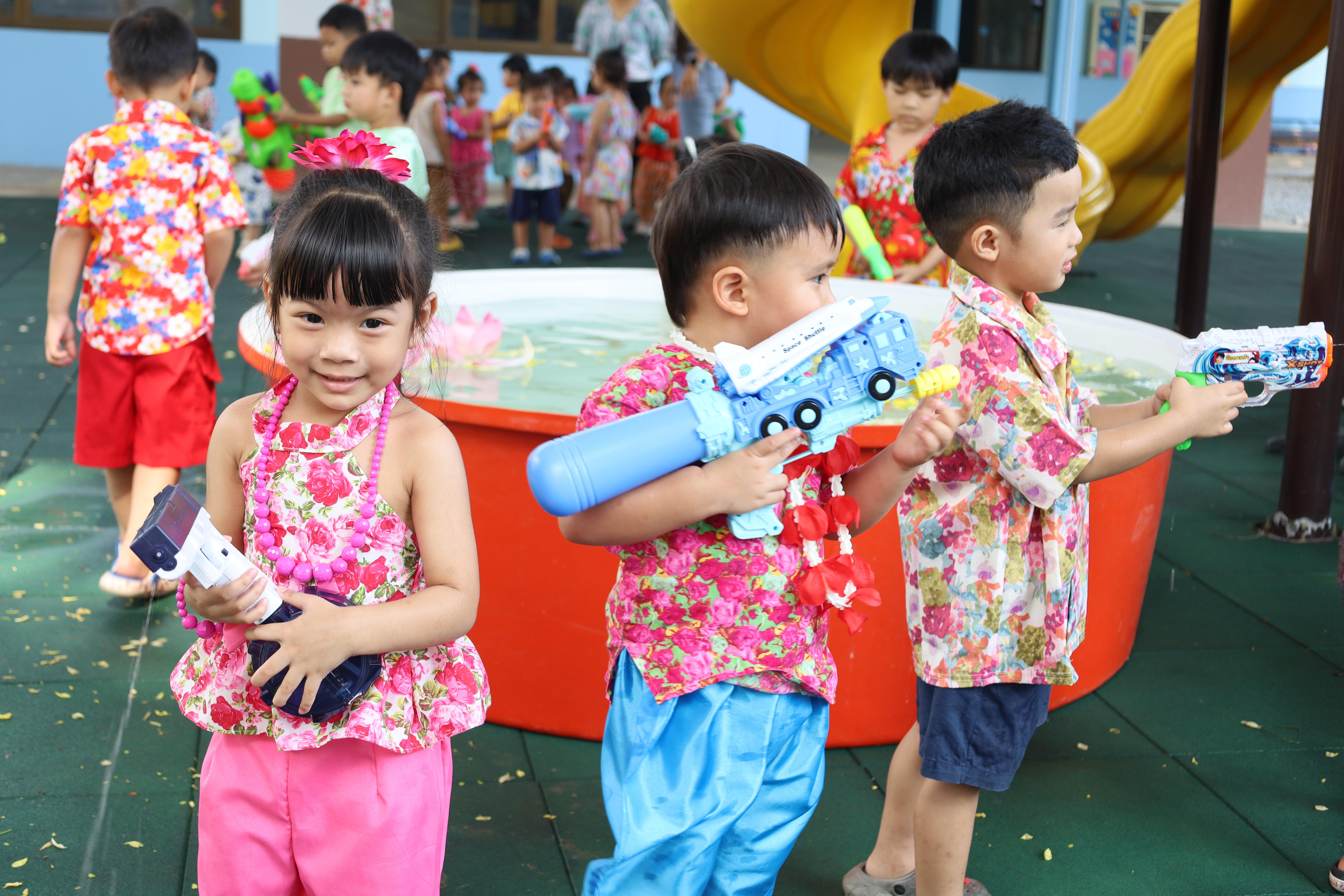 11. กิจกรรมวันสงกรานต์โรงเรียนอนุบาลราชภัฏกำแพงเพชร ปีการศึกษา 2567