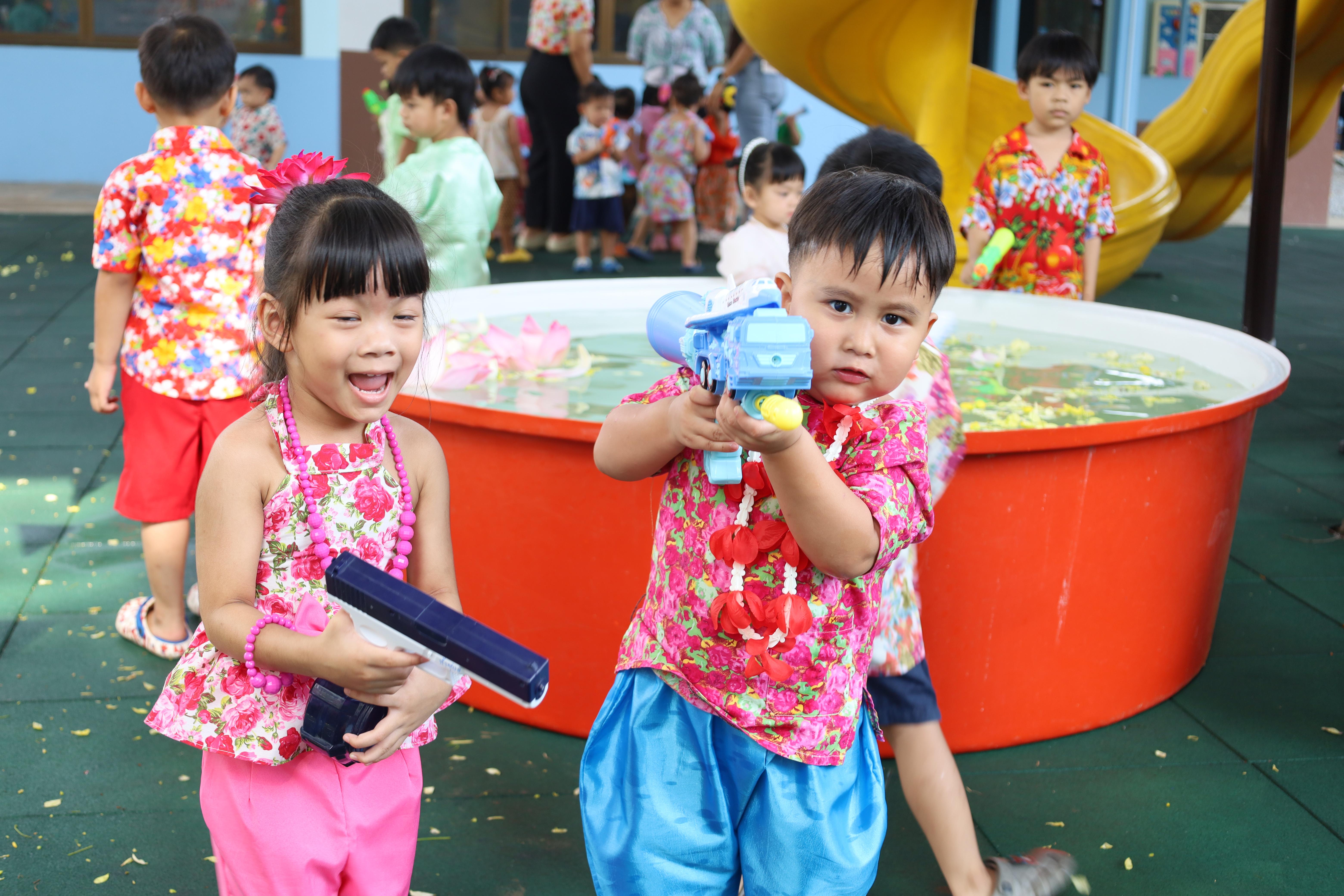 12. กิจกรรมวันสงกรานต์โรงเรียนอนุบาลราชภัฏกำแพงเพชร ปีการศึกษา 2567