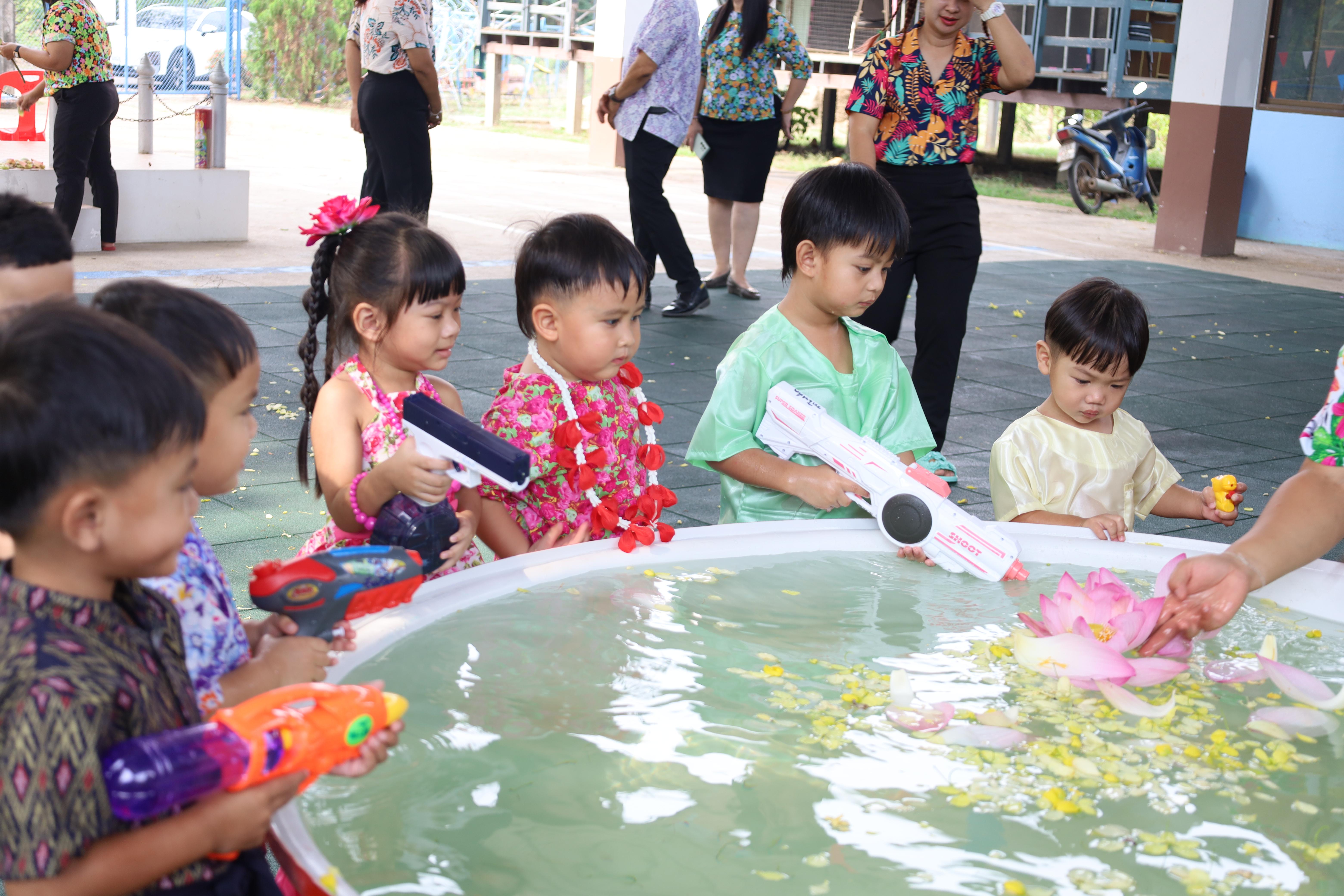 17. กิจกรรมวันสงกรานต์โรงเรียนอนุบาลราชภัฏกำแพงเพชร ปีการศึกษา 2567