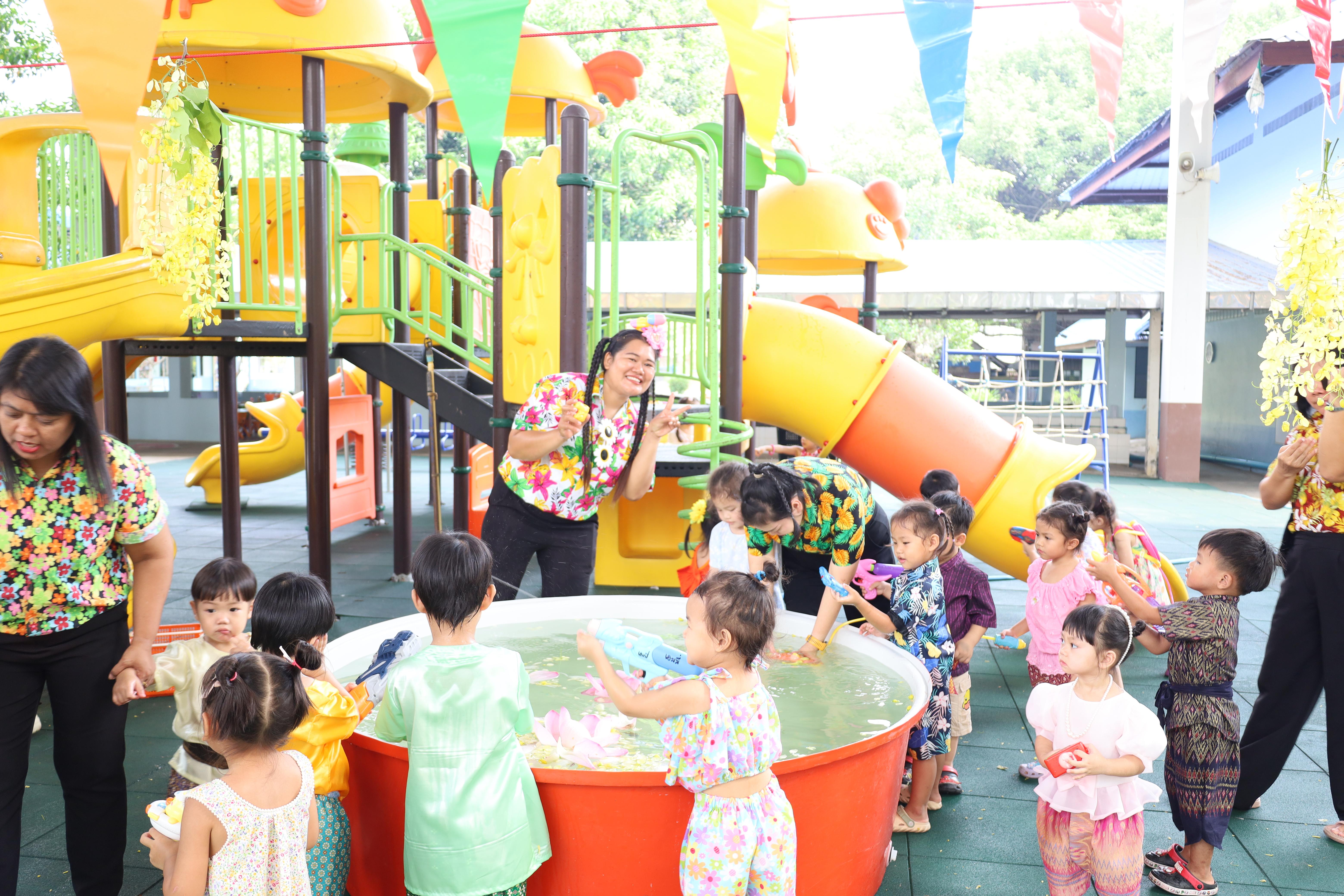 35. กิจกรรมวันสงกรานต์โรงเรียนอนุบาลราชภัฏกำแพงเพชร ปีการศึกษา 2567