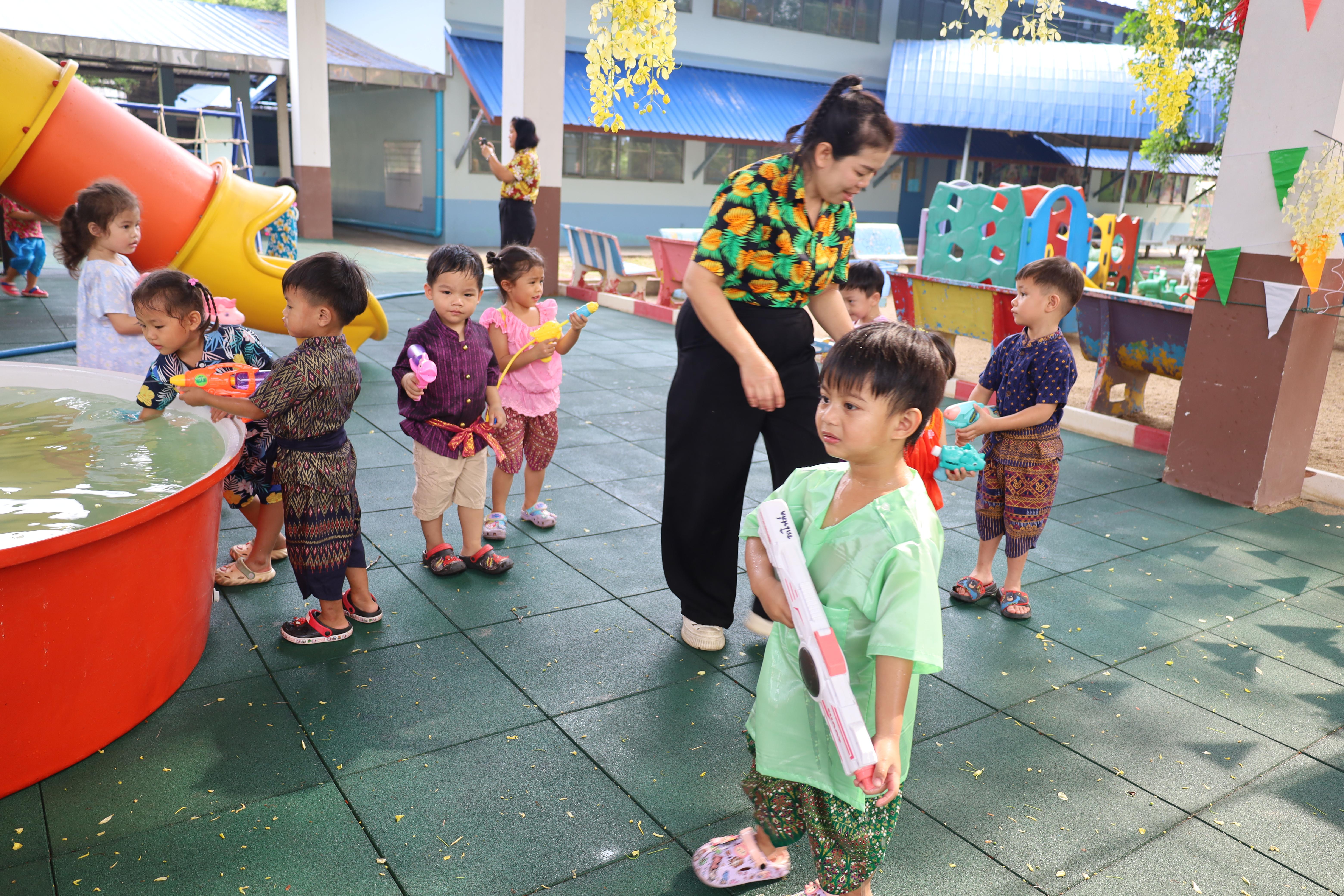 36. กิจกรรมวันสงกรานต์โรงเรียนอนุบาลราชภัฏกำแพงเพชร ปีการศึกษา 2567