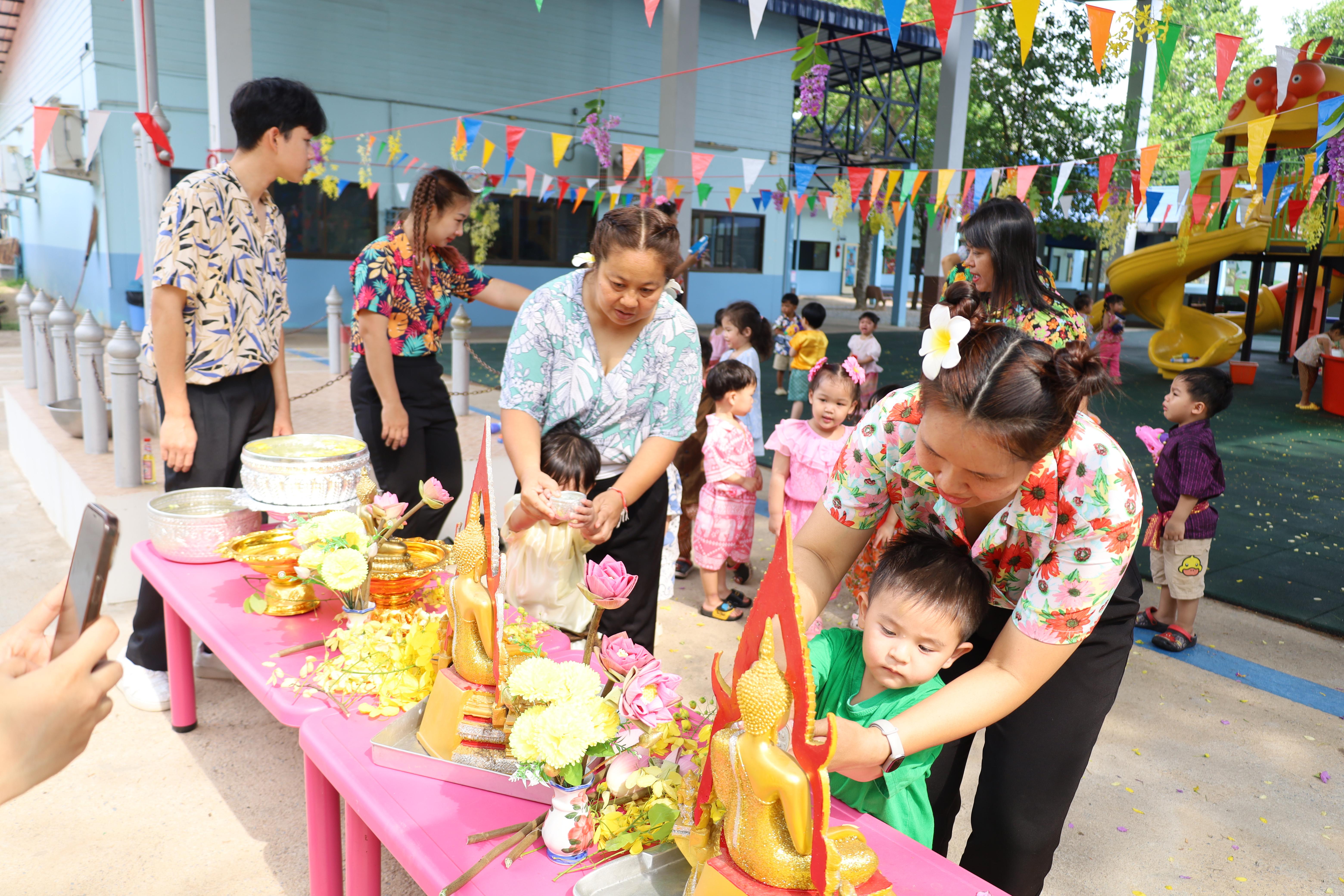 51. กิจกรรมวันสงกรานต์โรงเรียนอนุบาลราชภัฏกำแพงเพชร ปีการศึกษา 2567