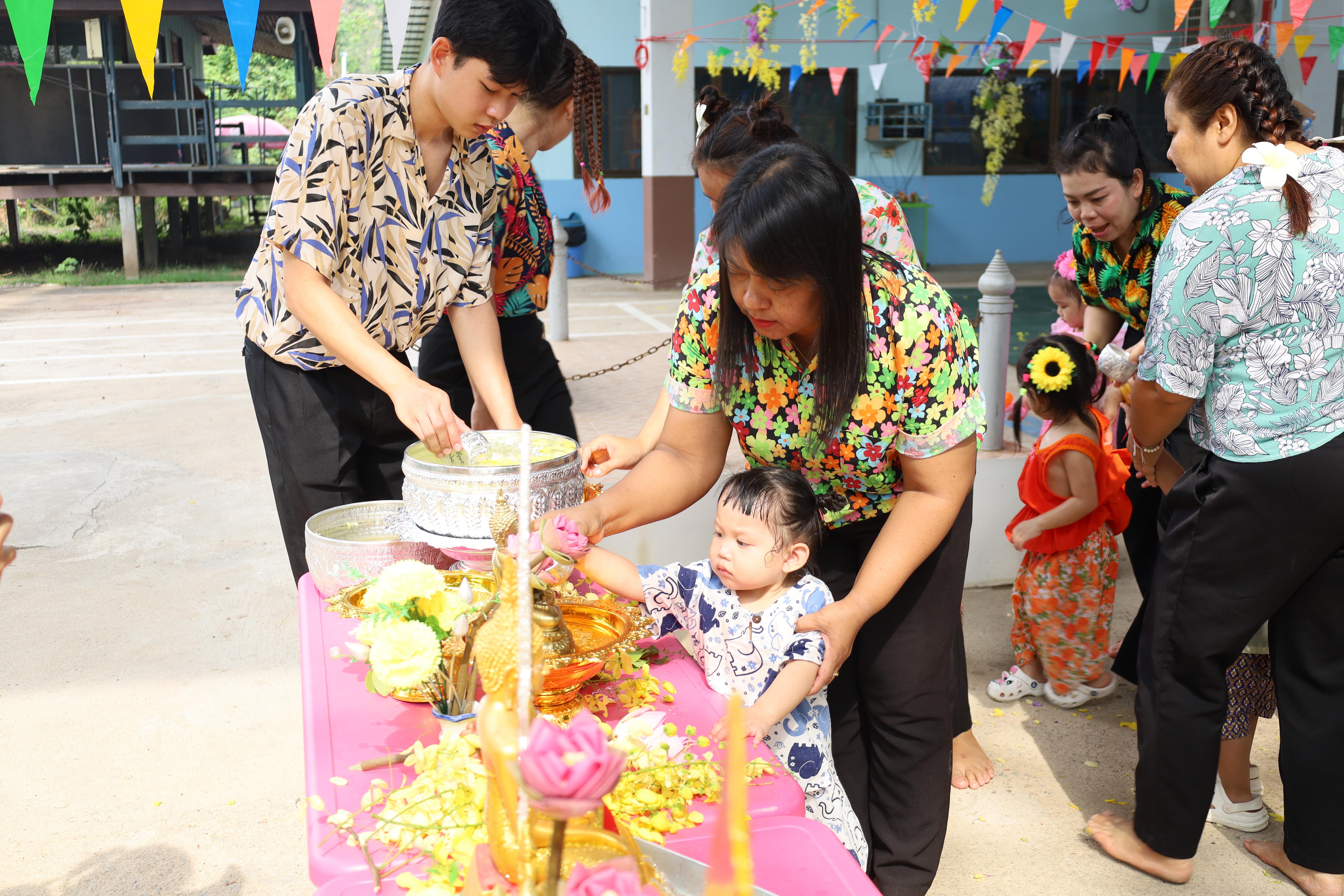 53. กิจกรรมวันสงกรานต์โรงเรียนอนุบาลราชภัฏกำแพงเพชร ปีการศึกษา 2567