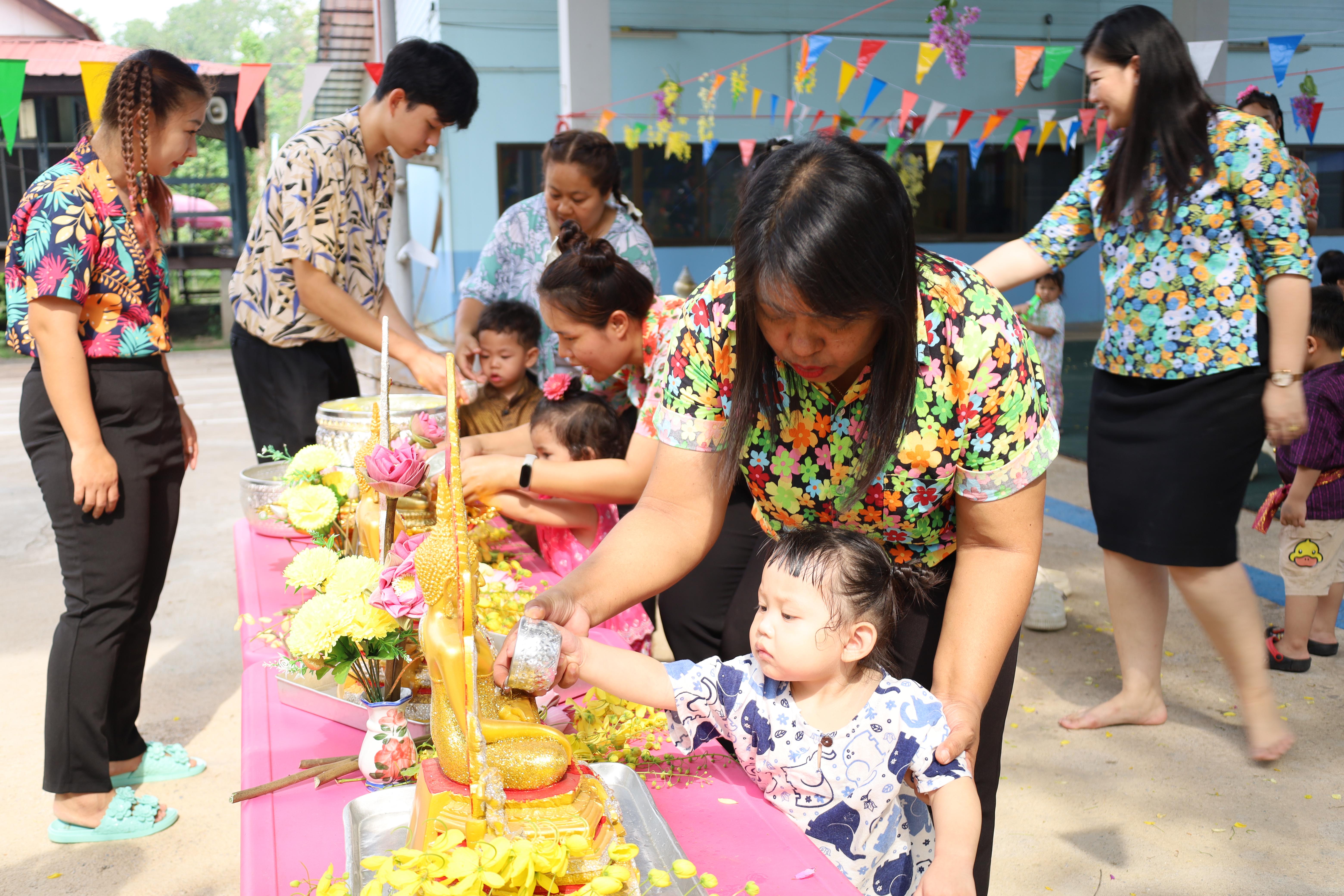 54. กิจกรรมวันสงกรานต์โรงเรียนอนุบาลราชภัฏกำแพงเพชร ปีการศึกษา 2567