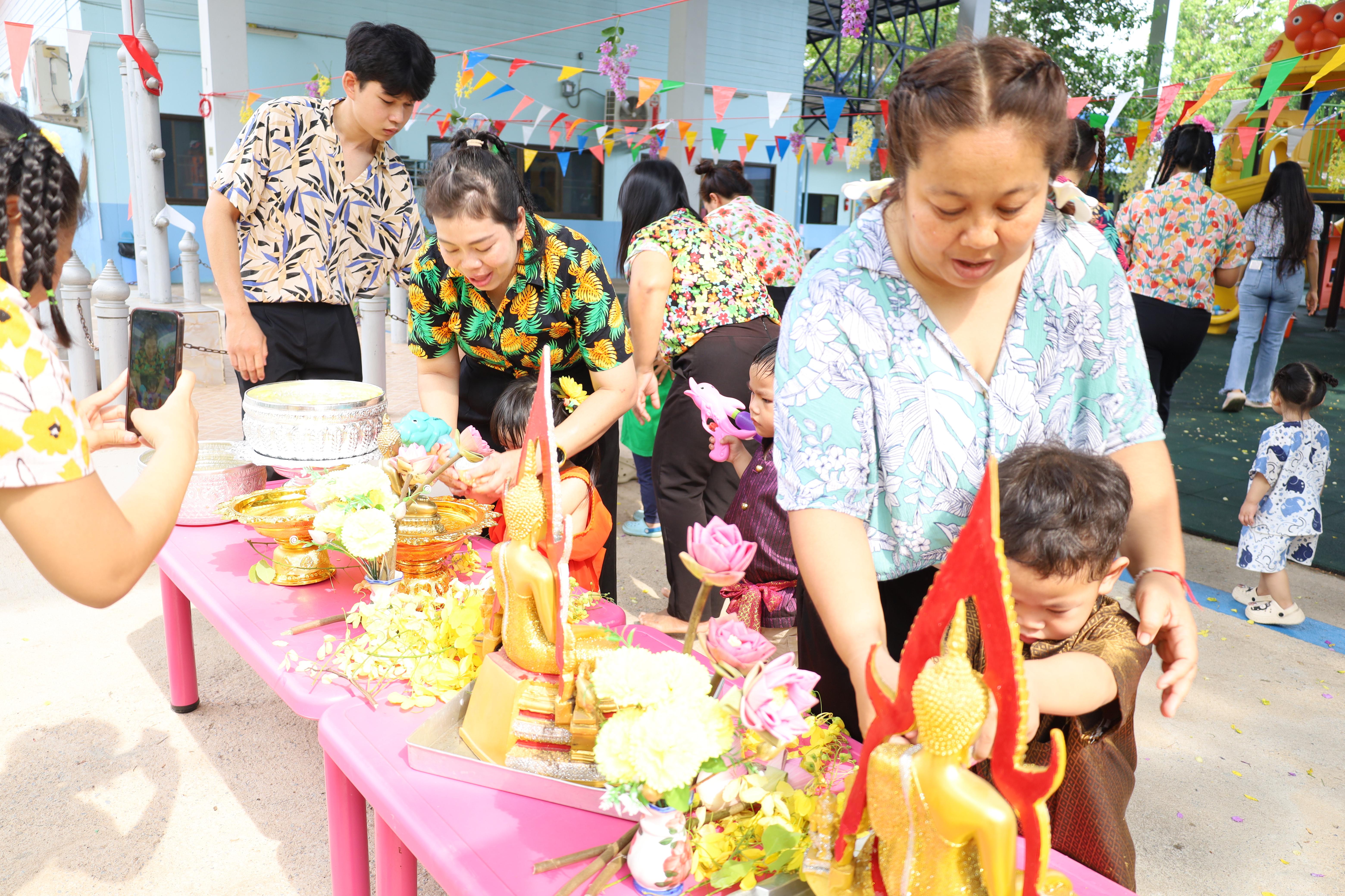 55. กิจกรรมวันสงกรานต์โรงเรียนอนุบาลราชภัฏกำแพงเพชร ปีการศึกษา 2567