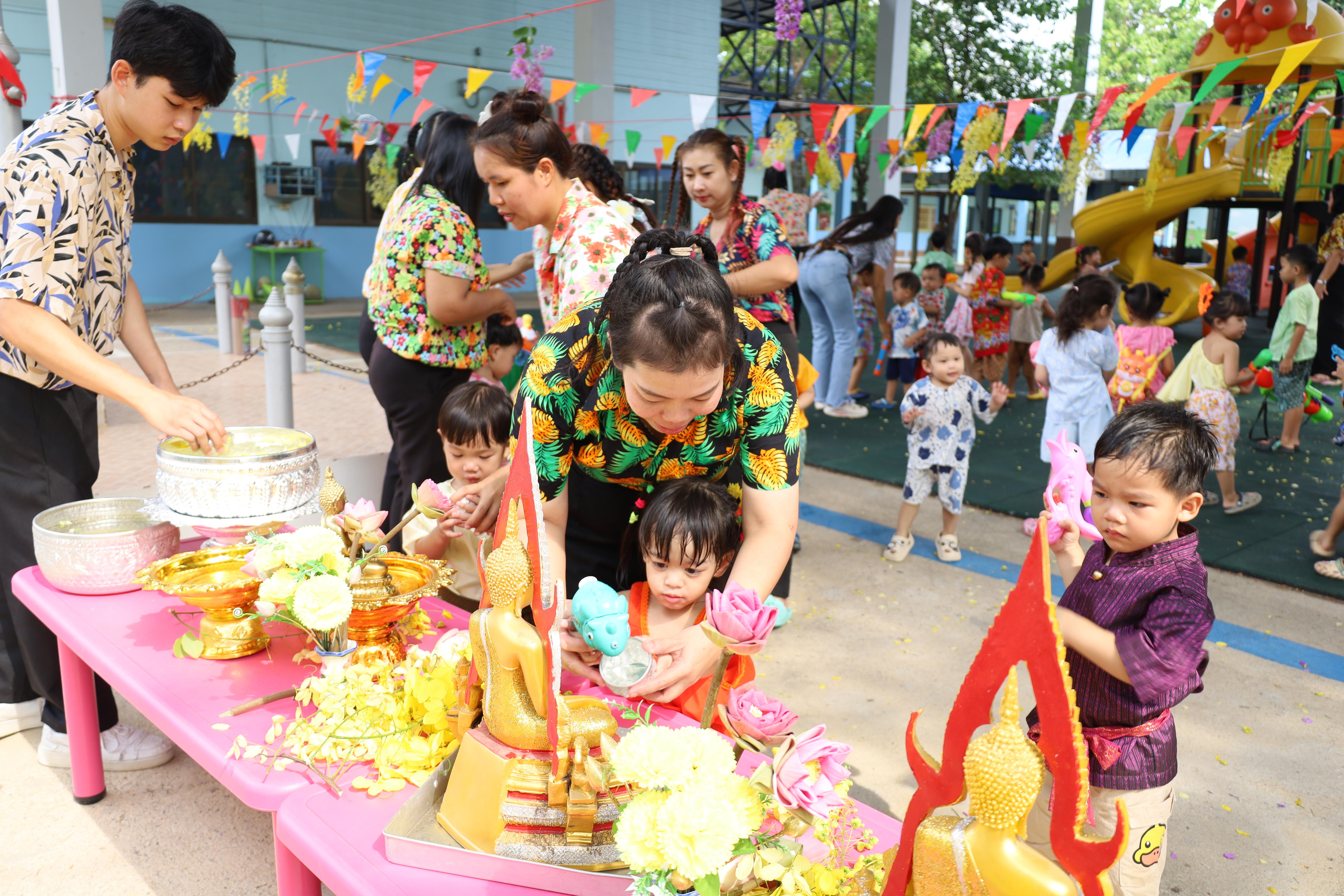 56. กิจกรรมวันสงกรานต์โรงเรียนอนุบาลราชภัฏกำแพงเพชร ปีการศึกษา 2567