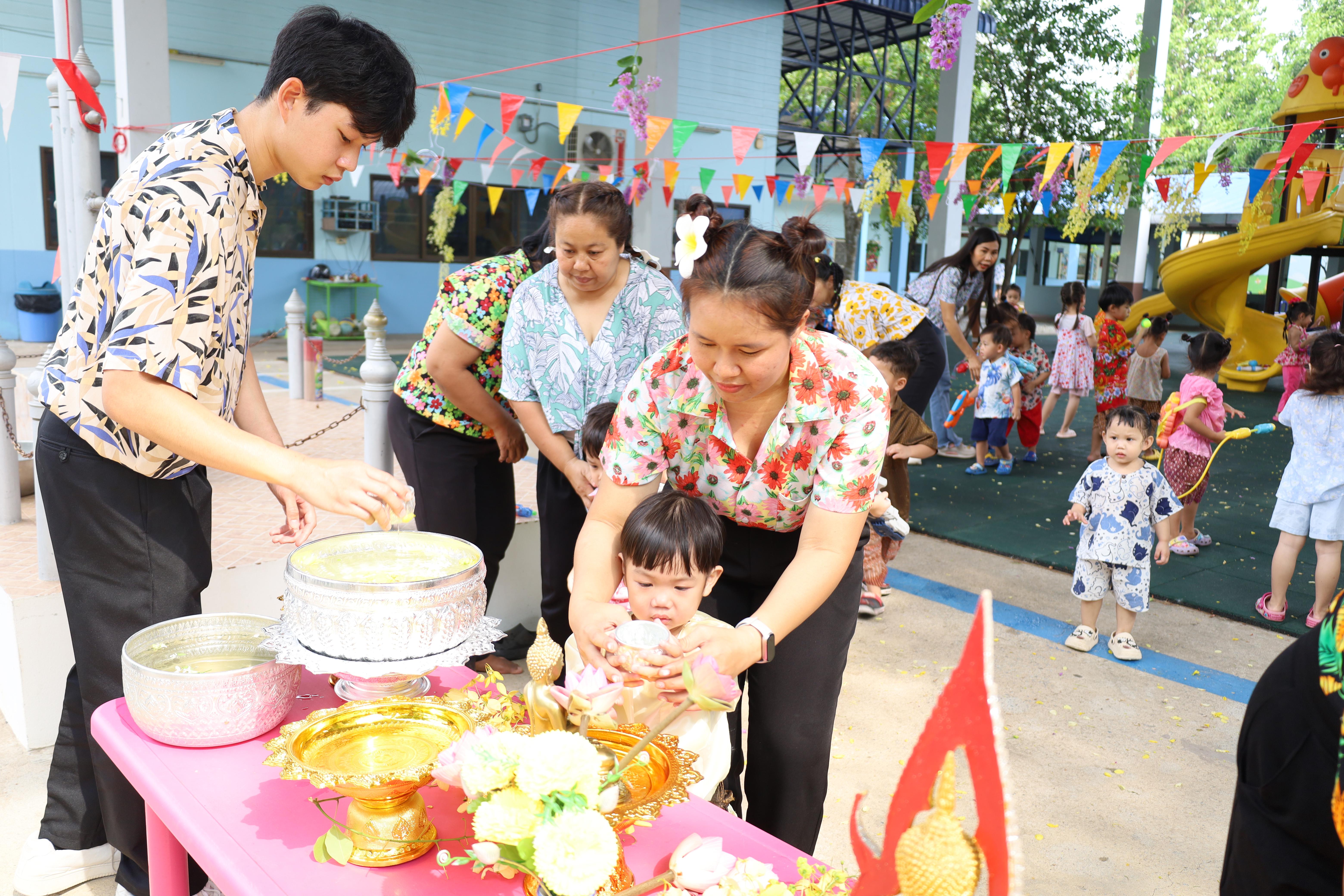 57. กิจกรรมวันสงกรานต์โรงเรียนอนุบาลราชภัฏกำแพงเพชร ปีการศึกษา 2567
