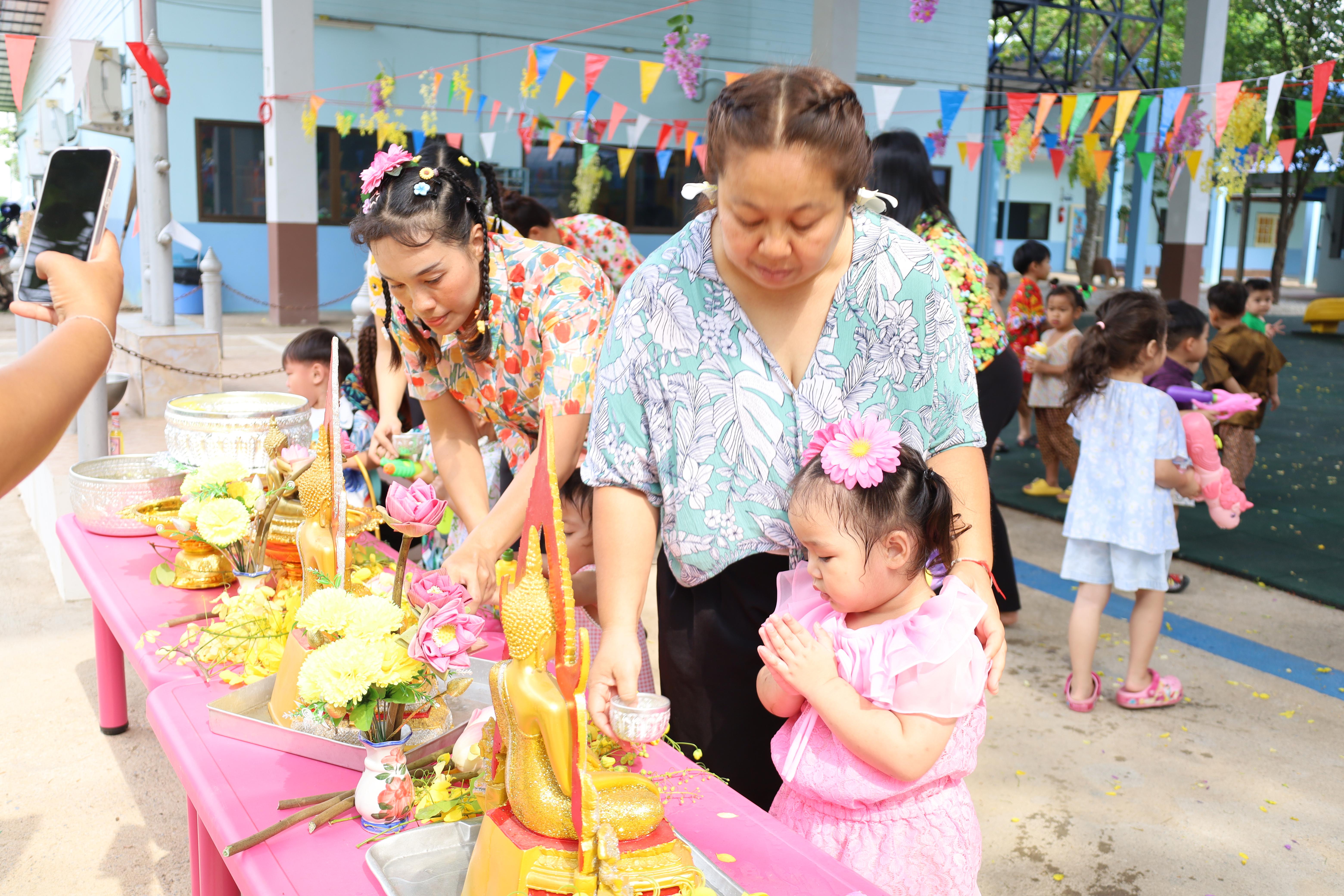 61. กิจกรรมวันสงกรานต์โรงเรียนอนุบาลราชภัฏกำแพงเพชร ปีการศึกษา 2567