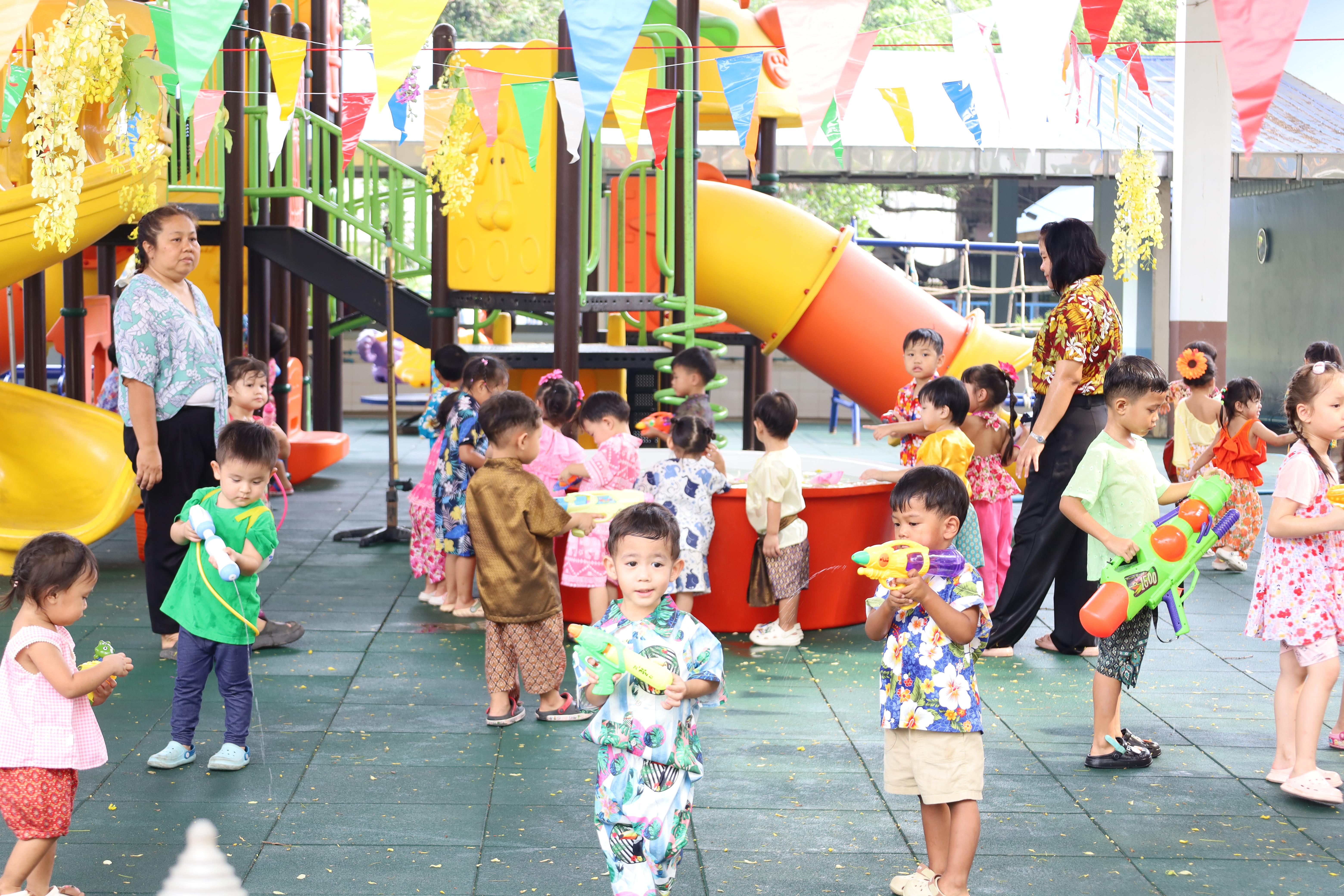 68. กิจกรรมวันสงกรานต์โรงเรียนอนุบาลราชภัฏกำแพงเพชร ปีการศึกษา 2567