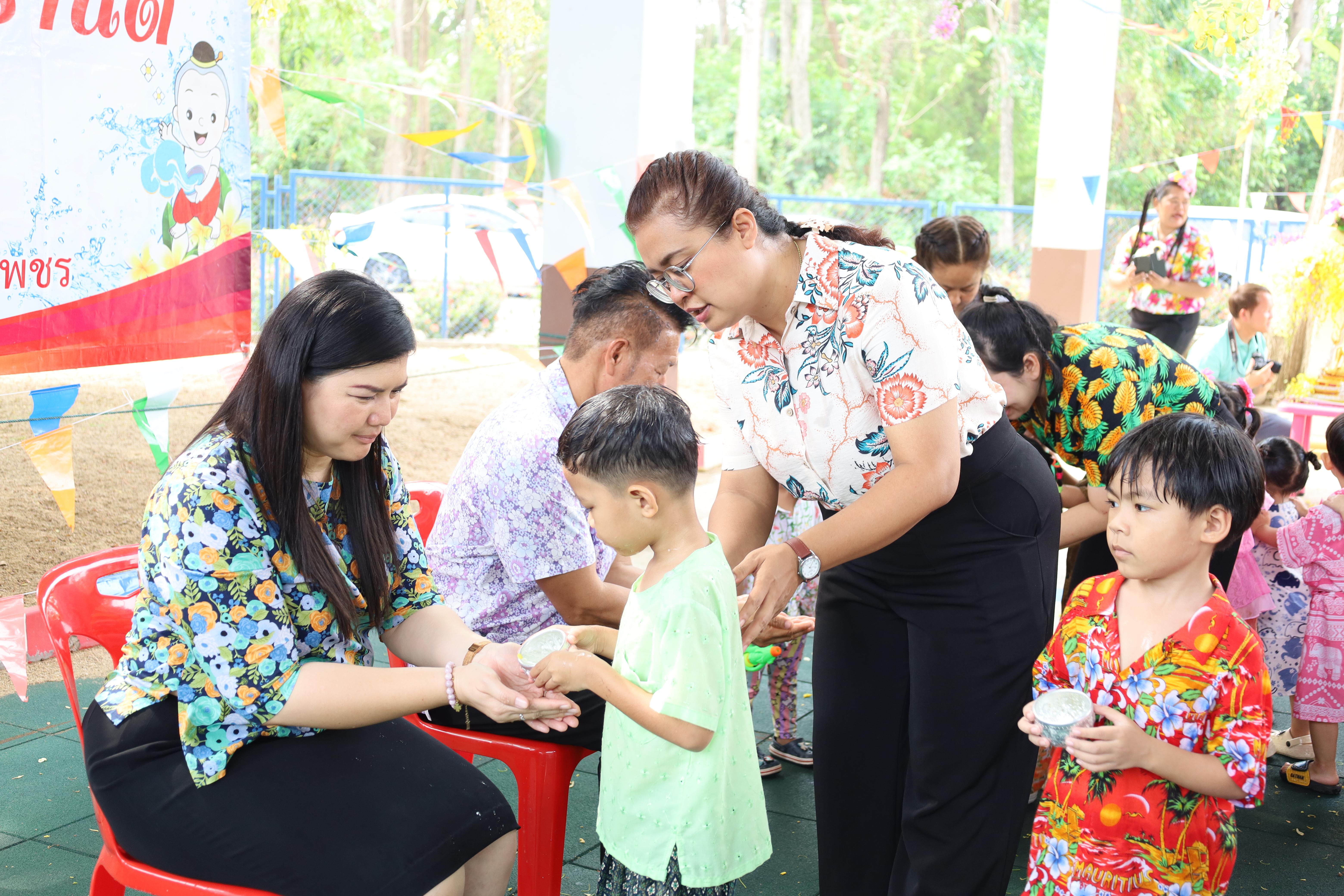 79. กิจกรรมวันสงกรานต์โรงเรียนอนุบาลราชภัฏกำแพงเพชร ปีการศึกษา 2567