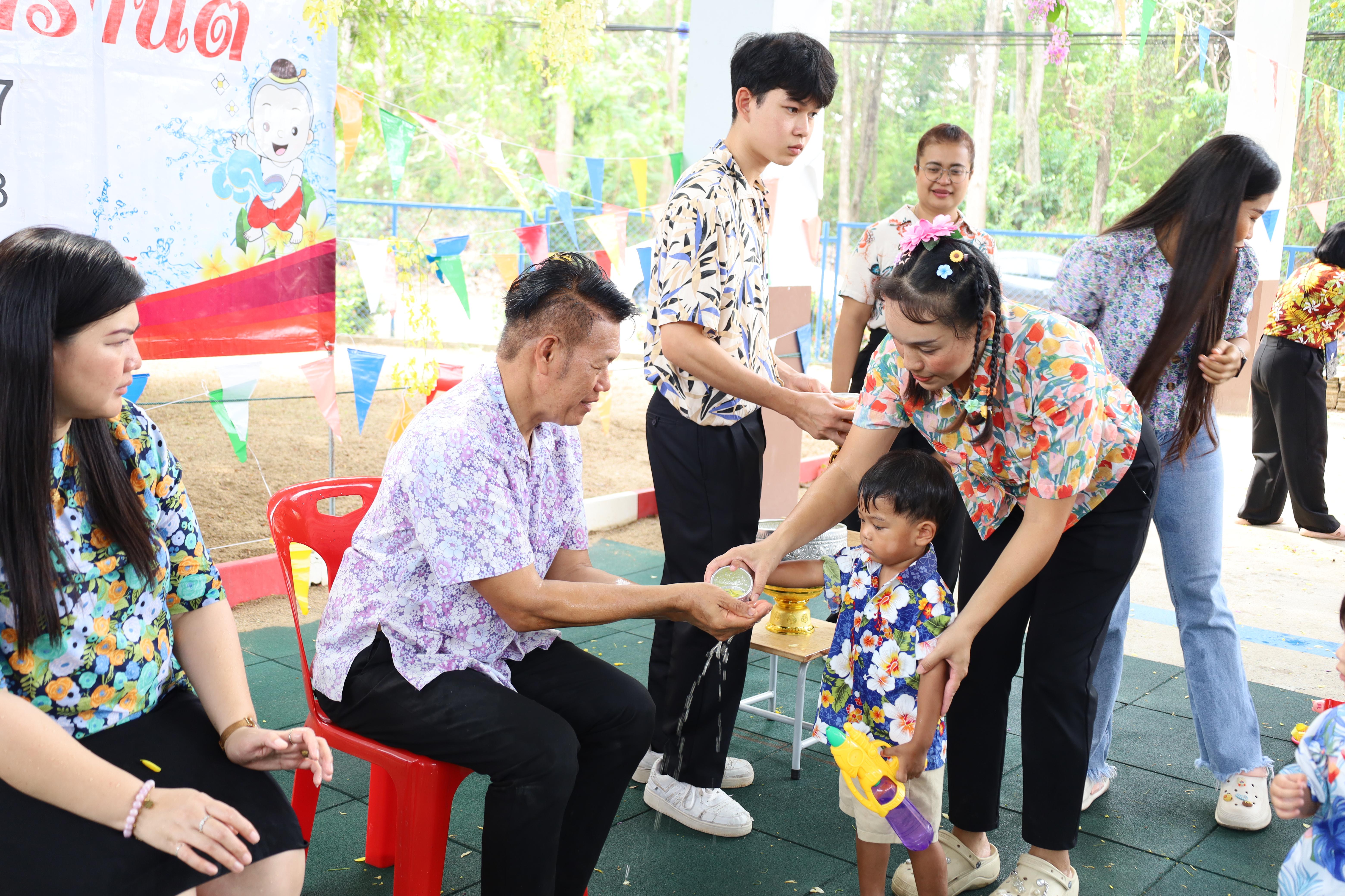 93. กิจกรรมวันสงกรานต์โรงเรียนอนุบาลราชภัฏกำแพงเพชร ปีการศึกษา 2567