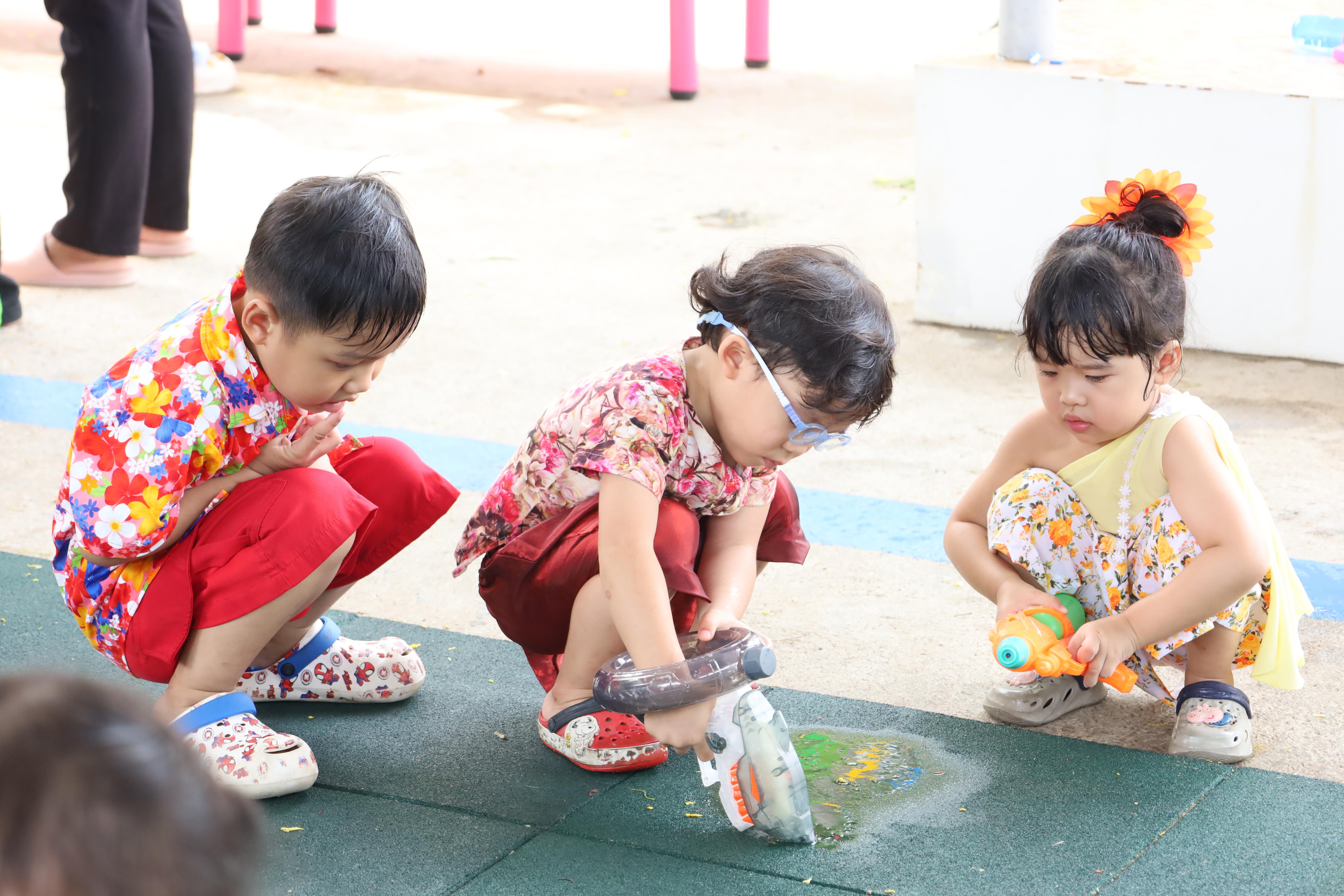 124. กิจกรรมวันสงกรานต์โรงเรียนอนุบาลราชภัฏกำแพงเพชร ปีการศึกษา 2567