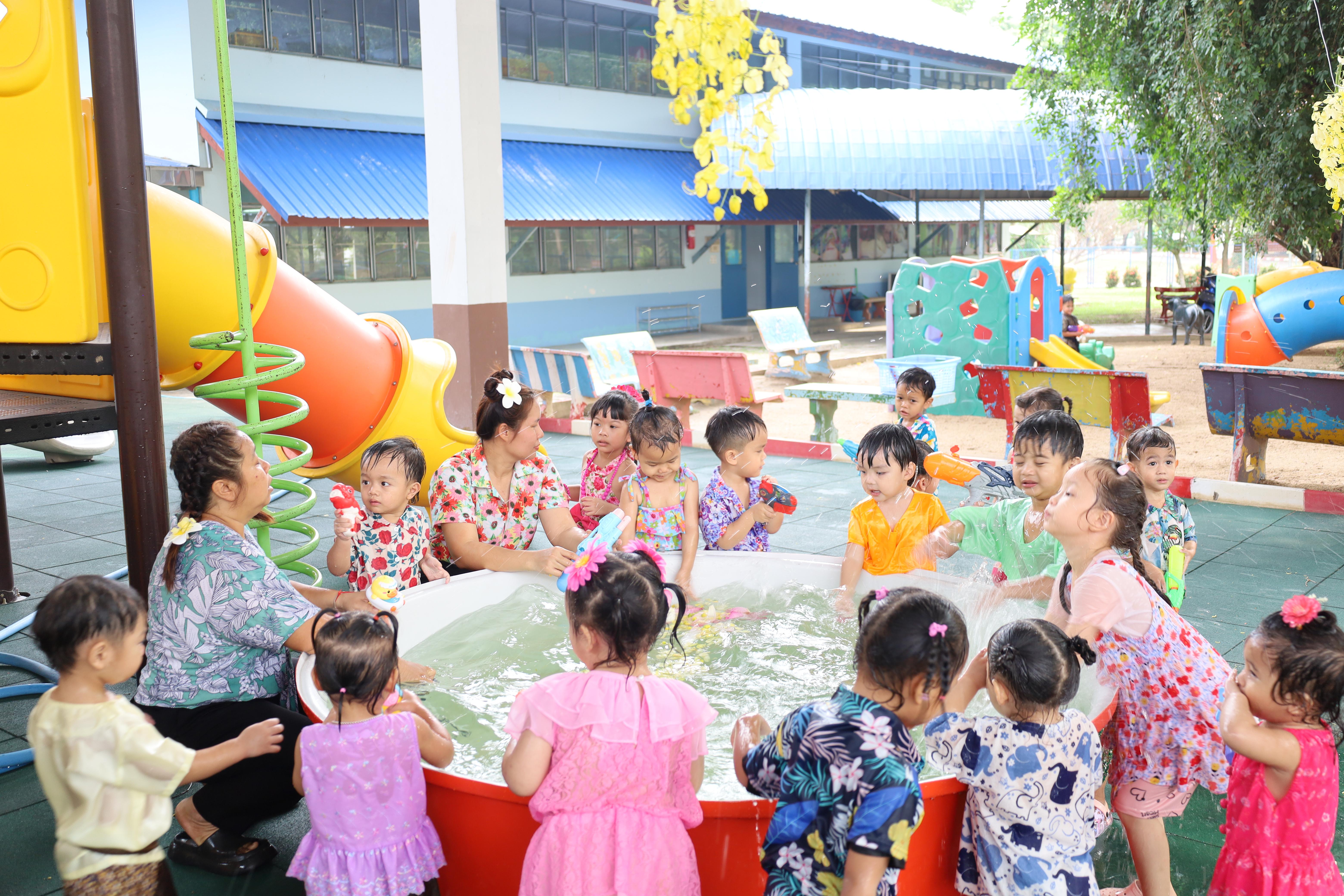 125. กิจกรรมวันสงกรานต์โรงเรียนอนุบาลราชภัฏกำแพงเพชร ปีการศึกษา 2567