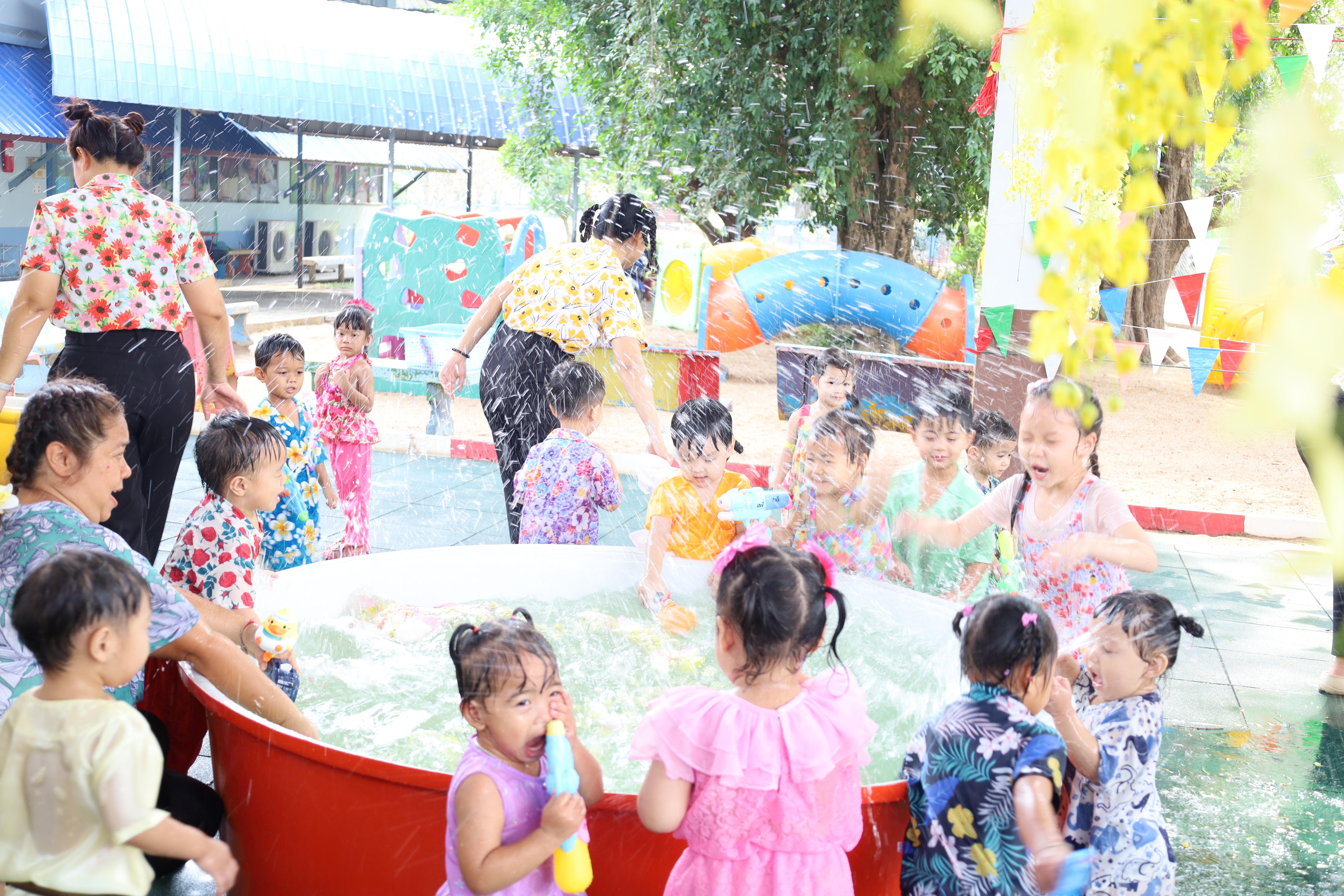 127. กิจกรรมวันสงกรานต์โรงเรียนอนุบาลราชภัฏกำแพงเพชร ปีการศึกษา 2567