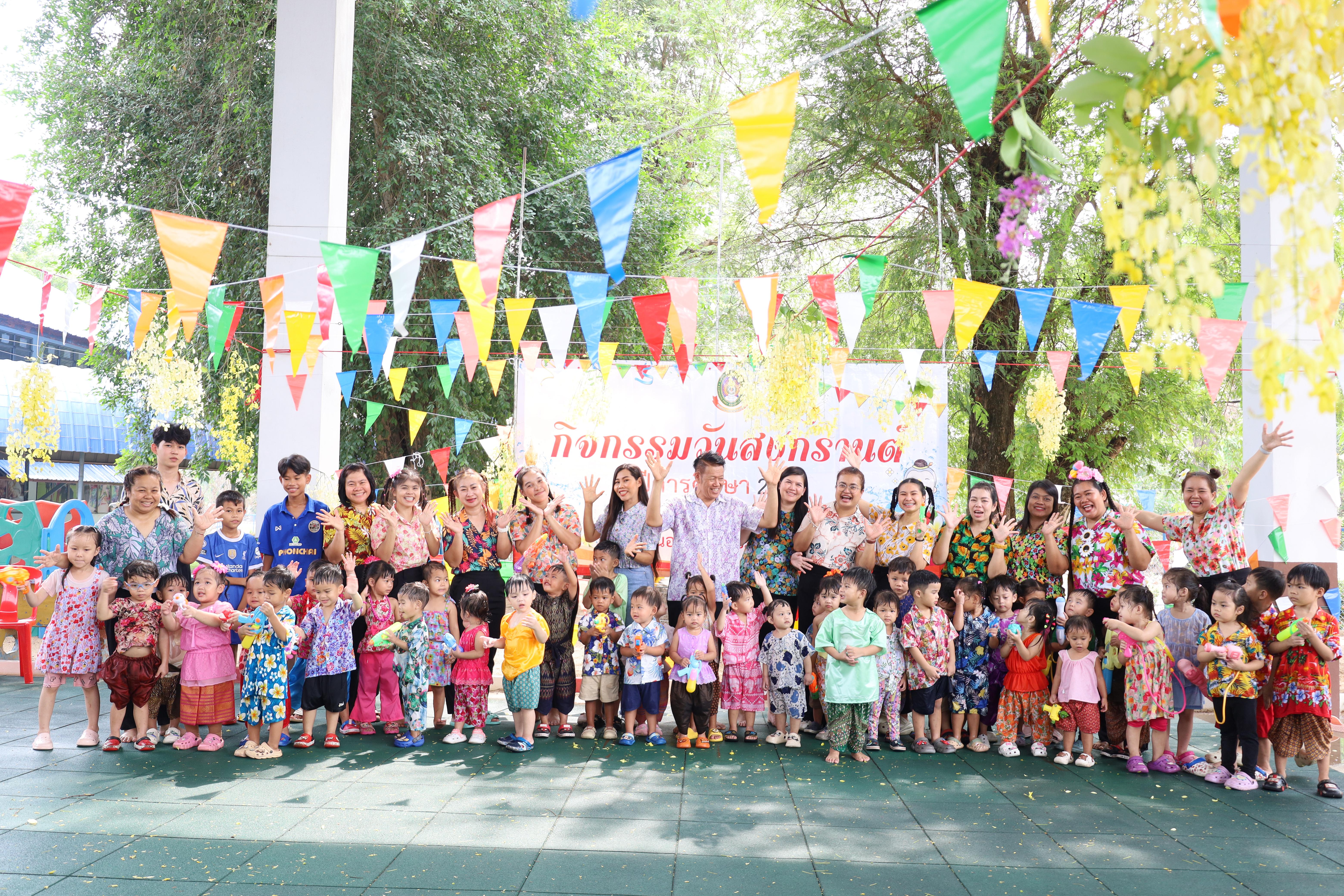 174. กิจกรรมวันสงกรานต์โรงเรียนอนุบาลราชภัฏกำแพงเพชร ปีการศึกษา 2567