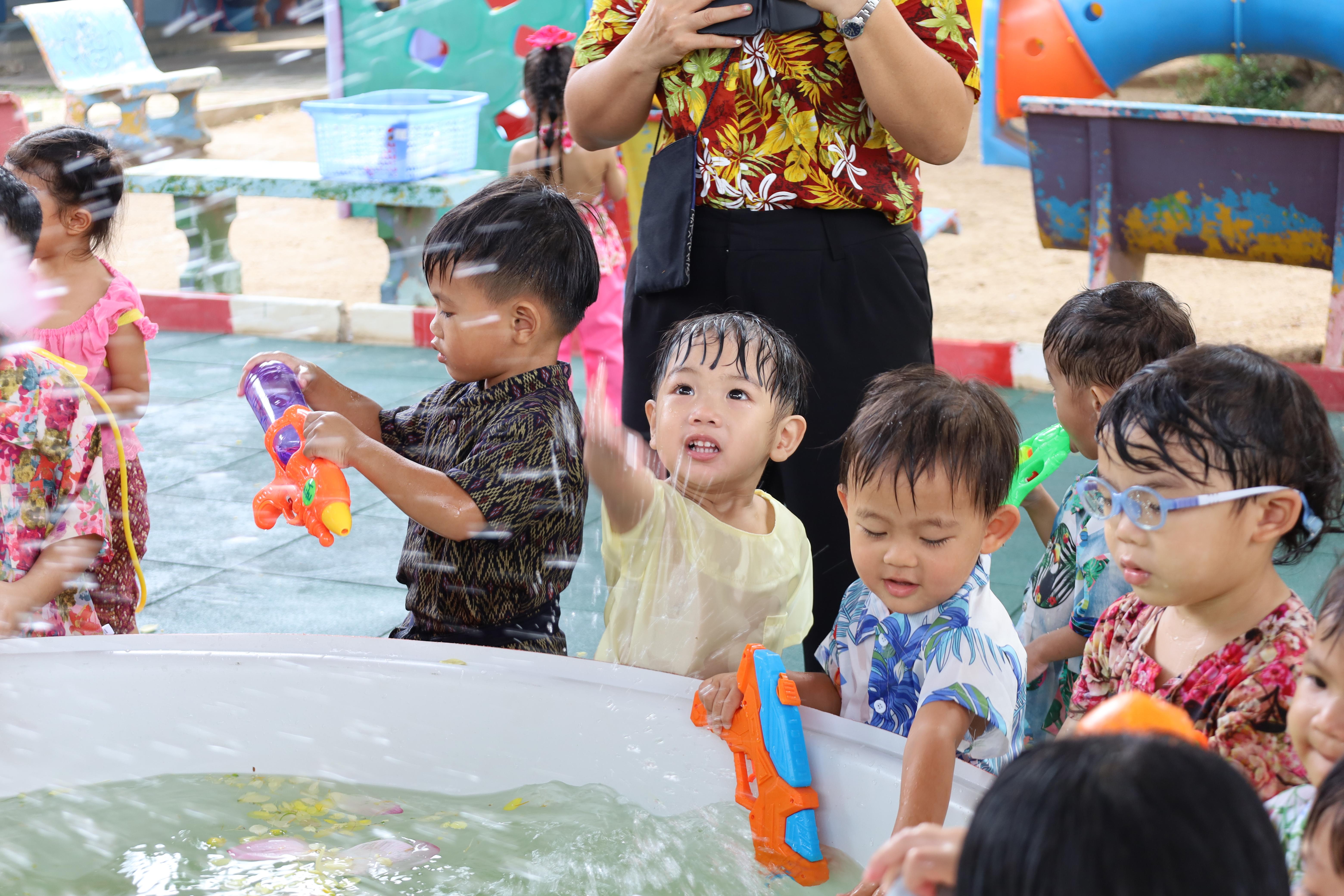 182. กิจกรรมวันสงกรานต์โรงเรียนอนุบาลราชภัฏกำแพงเพชร ปีการศึกษา 2567