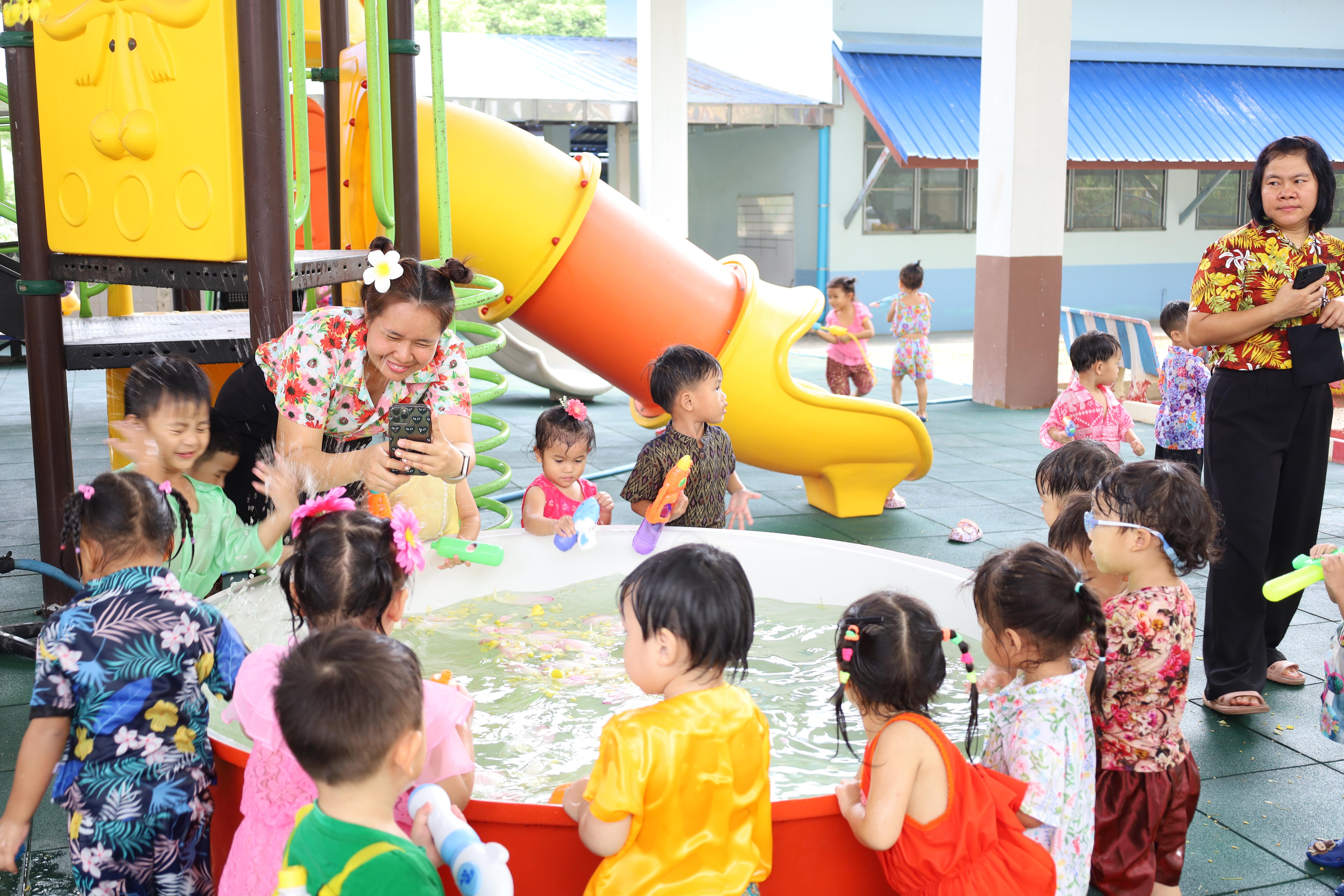 187. กิจกรรมวันสงกรานต์โรงเรียนอนุบาลราชภัฏกำแพงเพชร ปีการศึกษา 2567
