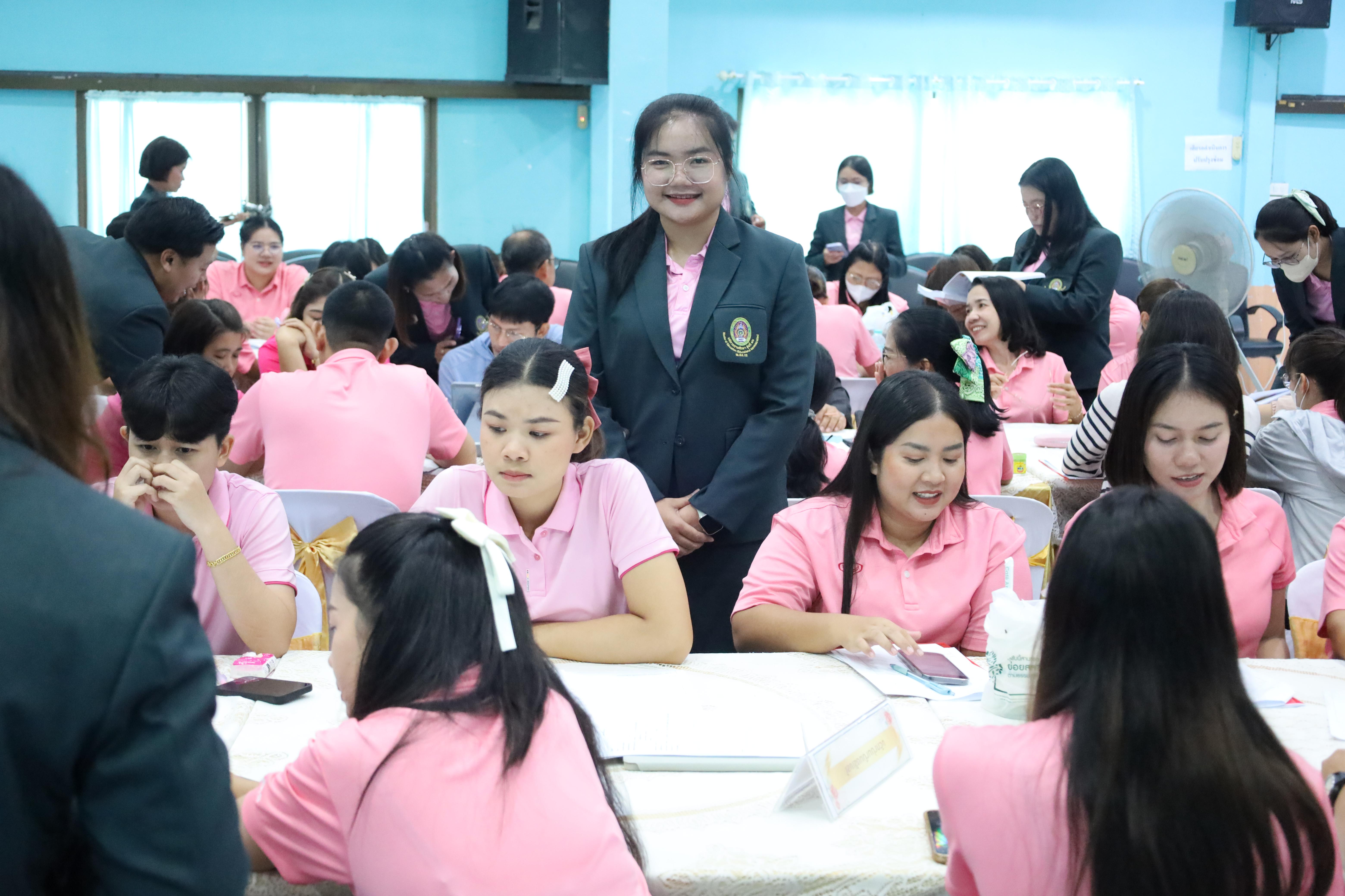 69. กิจกรรมสัมมนาเป็นคณะเพื่อทบทวนและพัฒนาแผนคุณภาพการศึกษา (แผนกลยุทธ์) และแผนปฏิบัติการประจำปีของสถานศึกษา