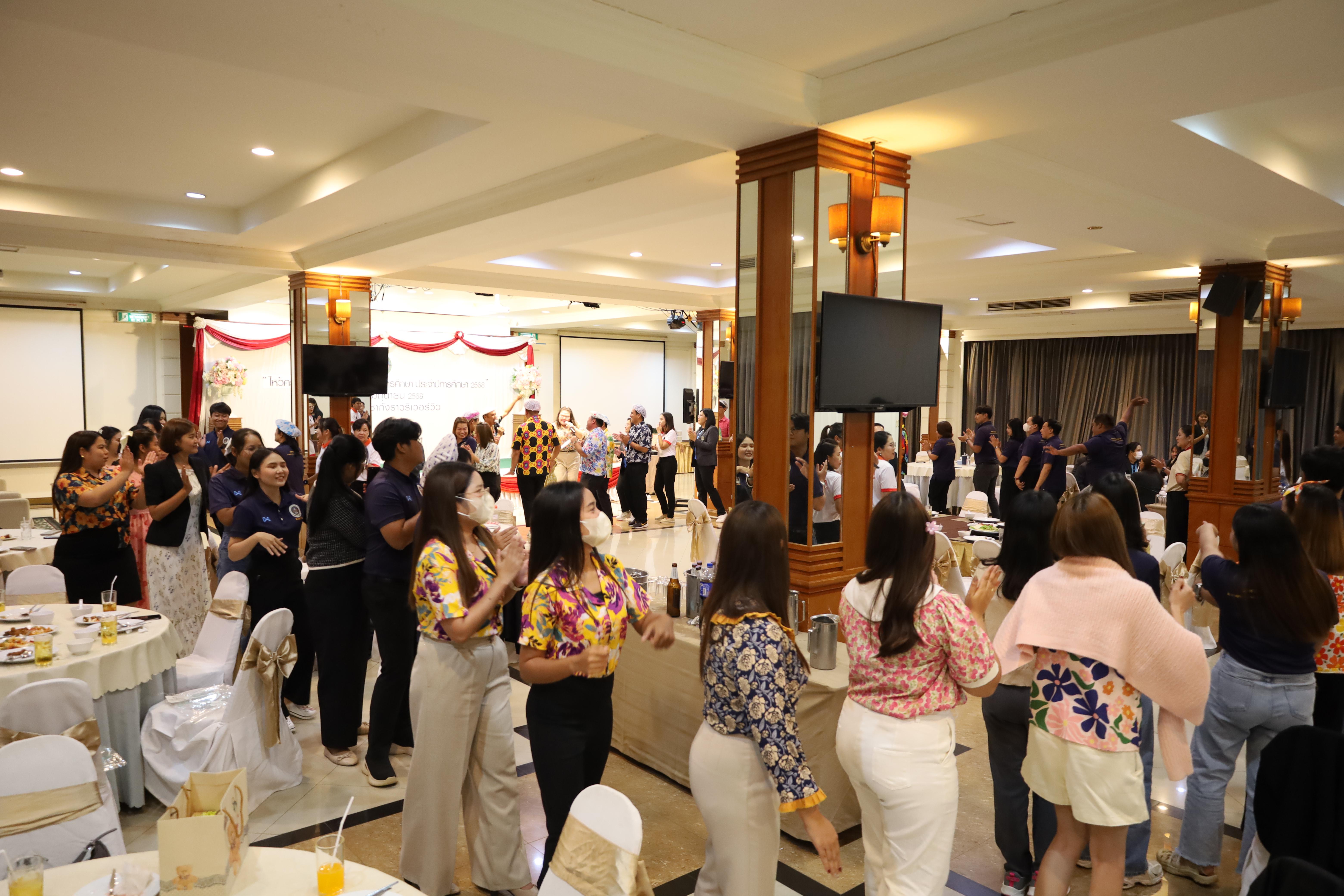42. กิจกรรมไหว้ครู สู่ขวัญน้อง การบริหารการศึกษา ประจำปีการศึกษา 2568