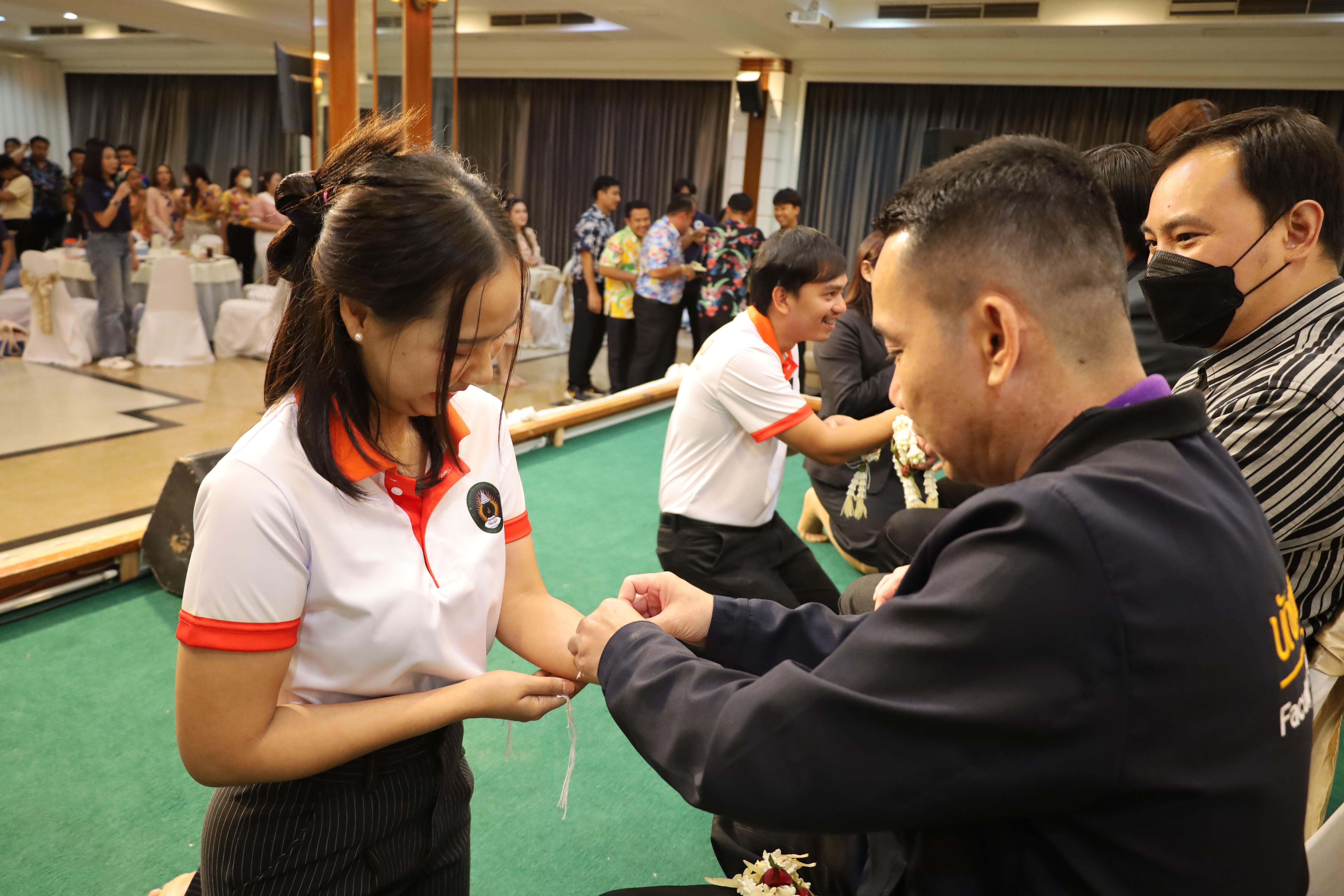 127. กิจกรรมไหว้ครู สู่ขวัญน้อง การบริหารการศึกษา ประจำปีการศึกษา 2568