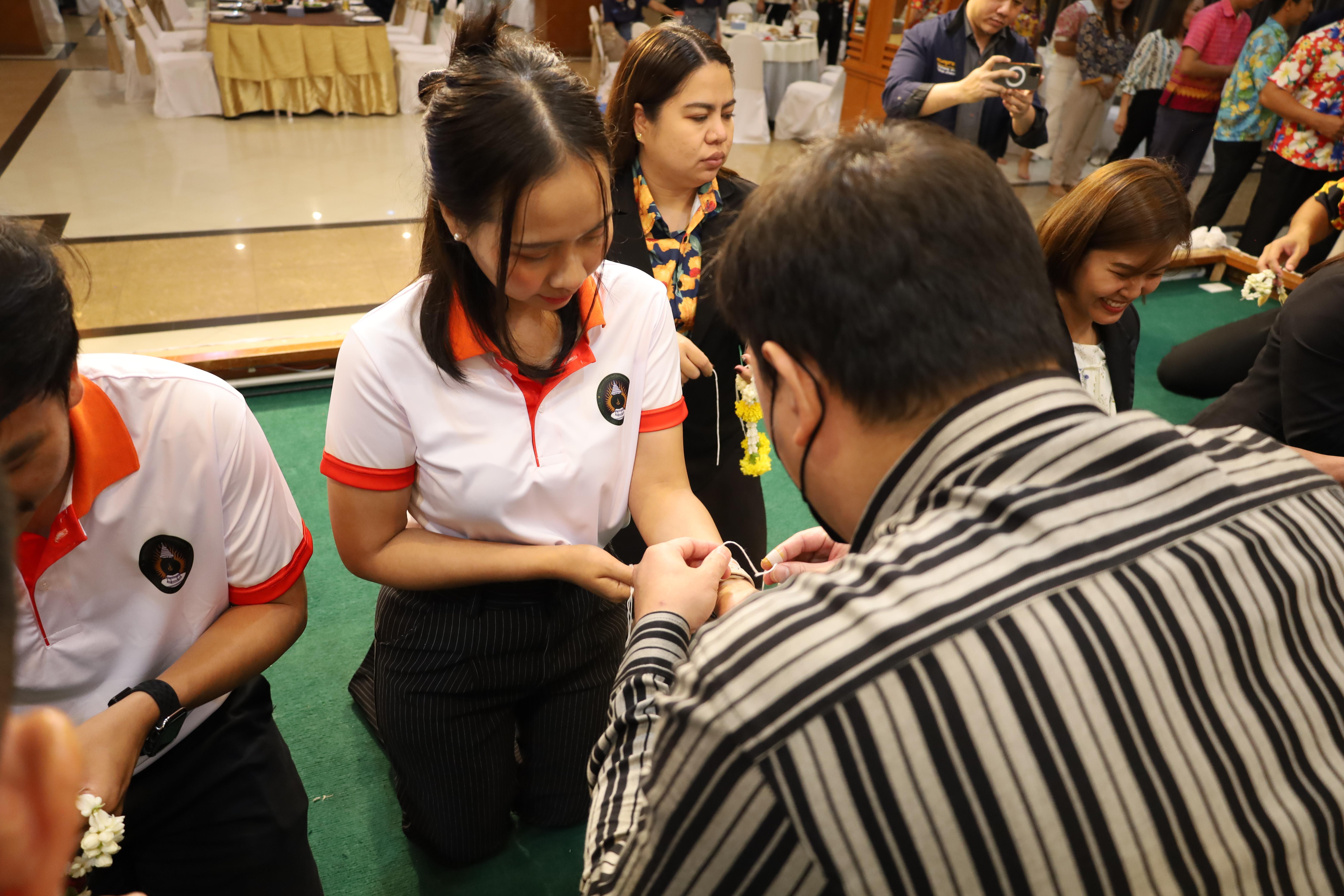129. กิจกรรมไหว้ครู สู่ขวัญน้อง การบริหารการศึกษา ประจำปีการศึกษา 2568