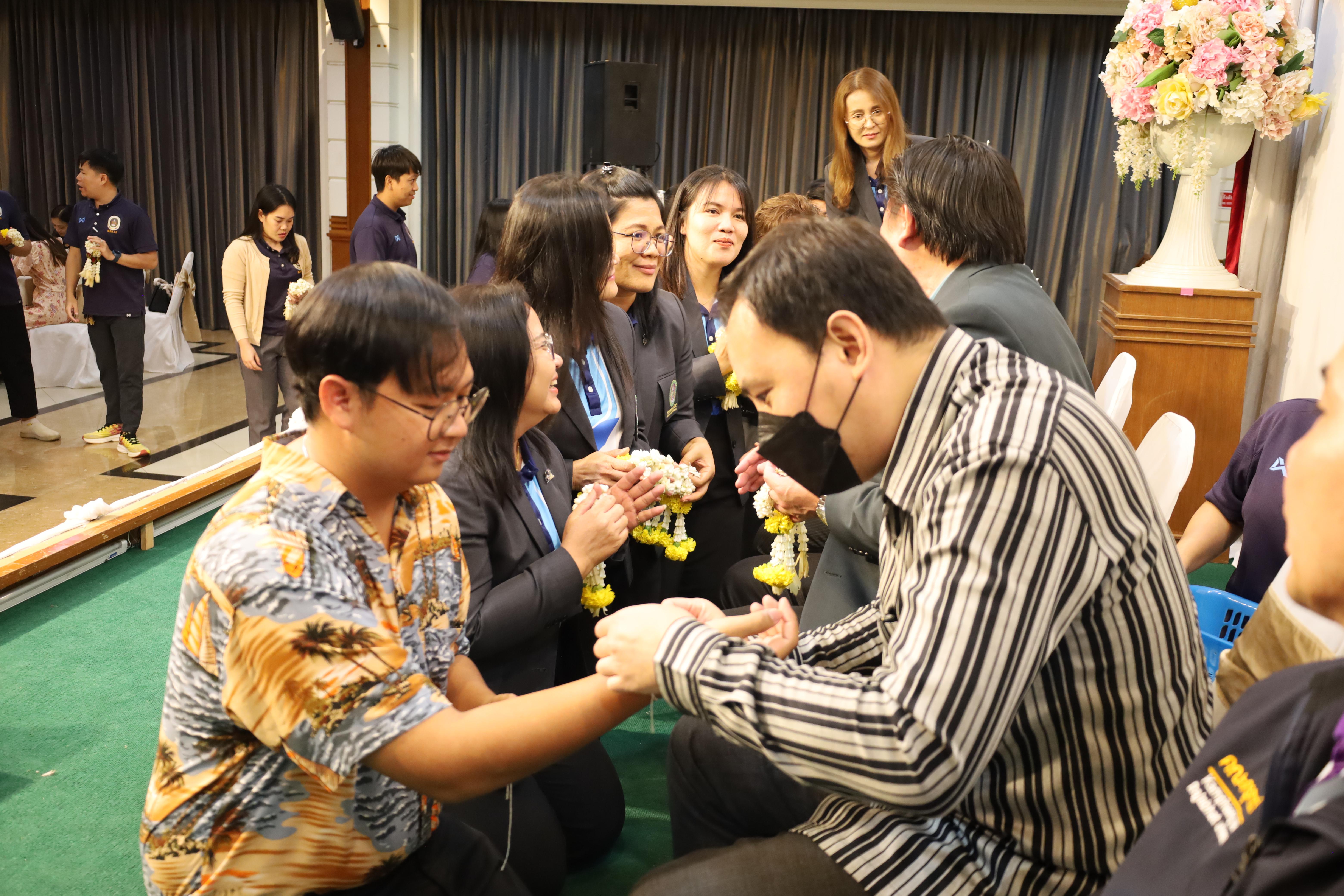 186. กิจกรรมไหว้ครู สู่ขวัญน้อง การบริหารการศึกษา ประจำปีการศึกษา 2568