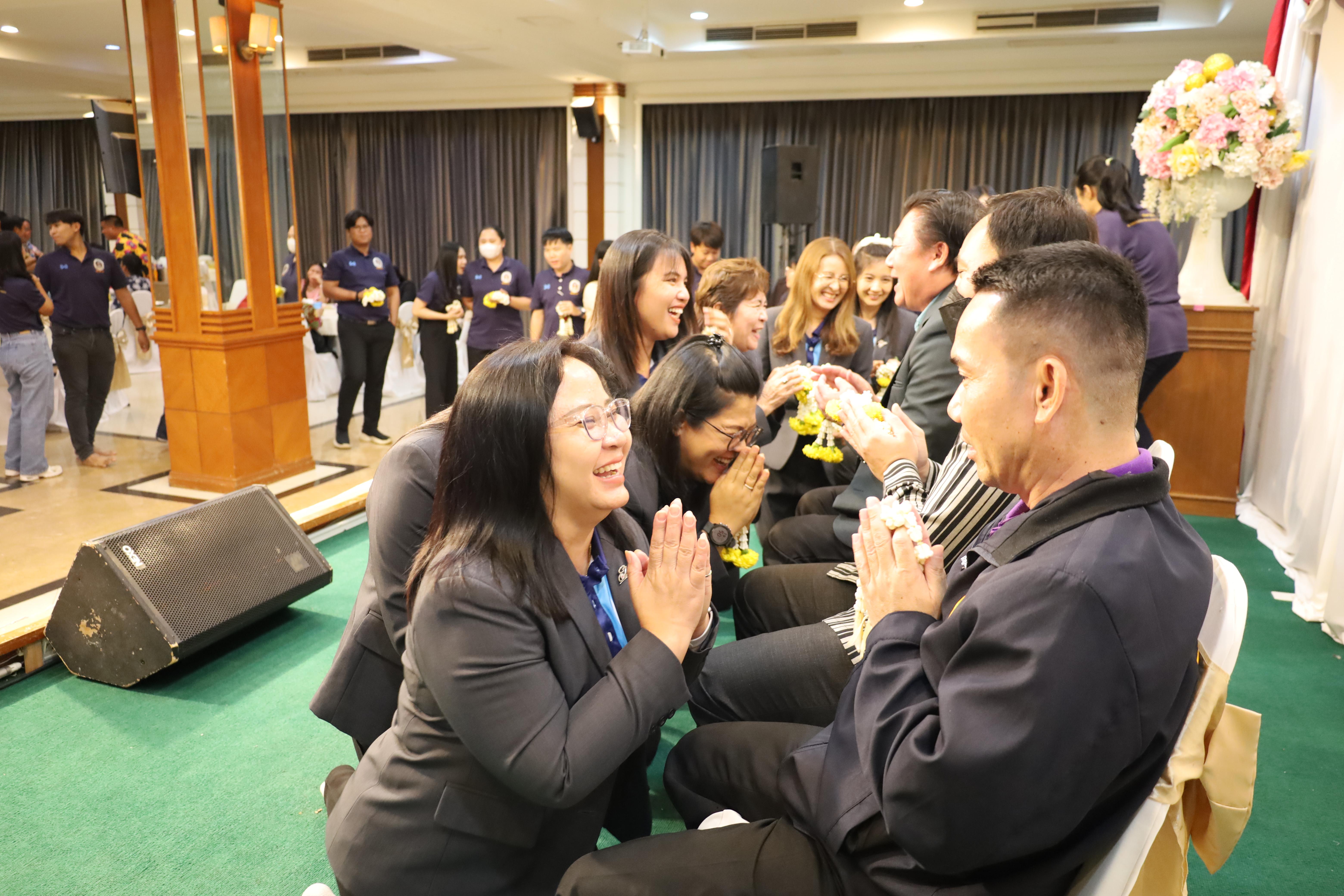 188. กิจกรรมไหว้ครู สู่ขวัญน้อง การบริหารการศึกษา ประจำปีการศึกษา 2568