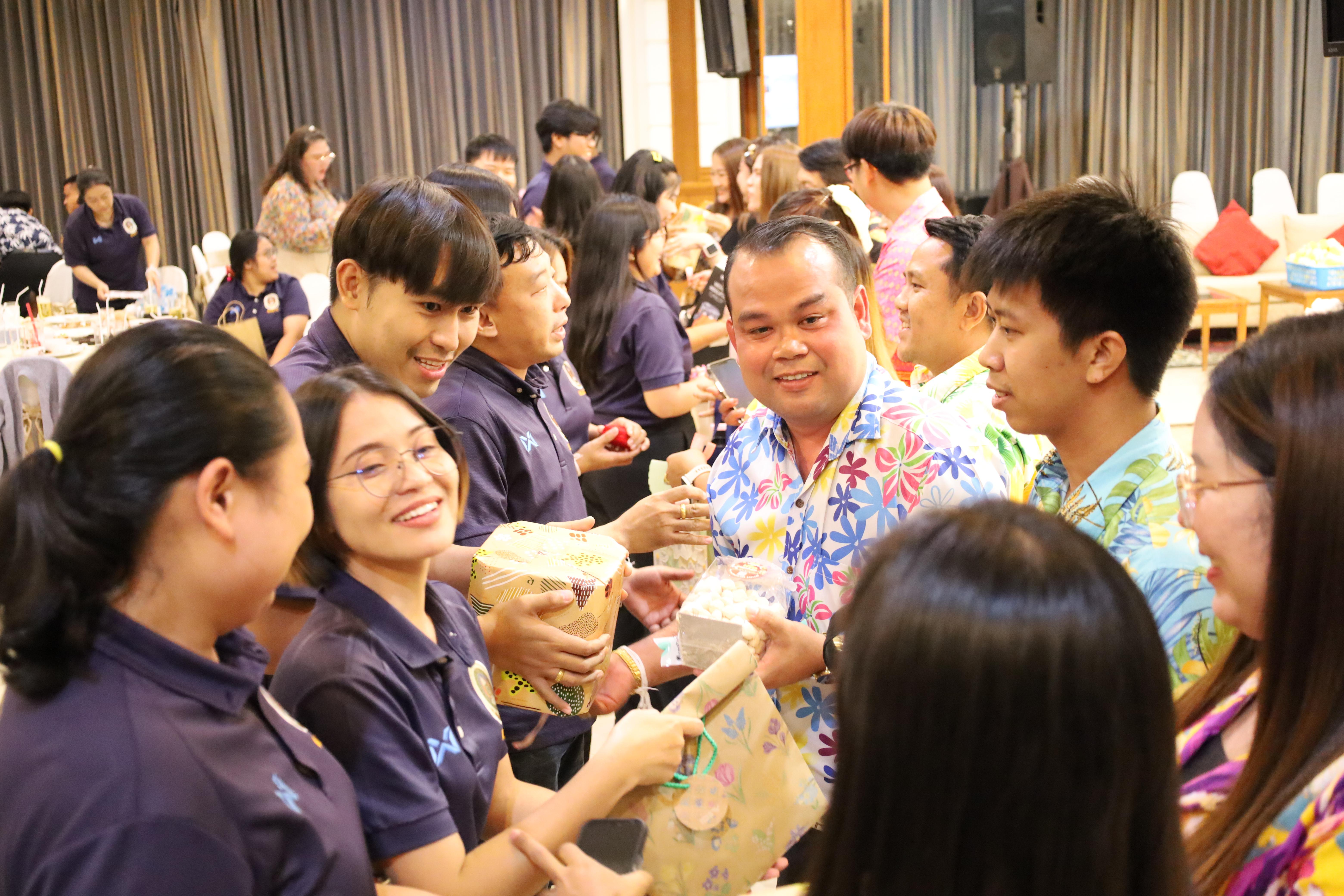 329. กิจกรรมไหว้ครู สู่ขวัญน้อง การบริหารการศึกษา ประจำปีการศึกษา 2568