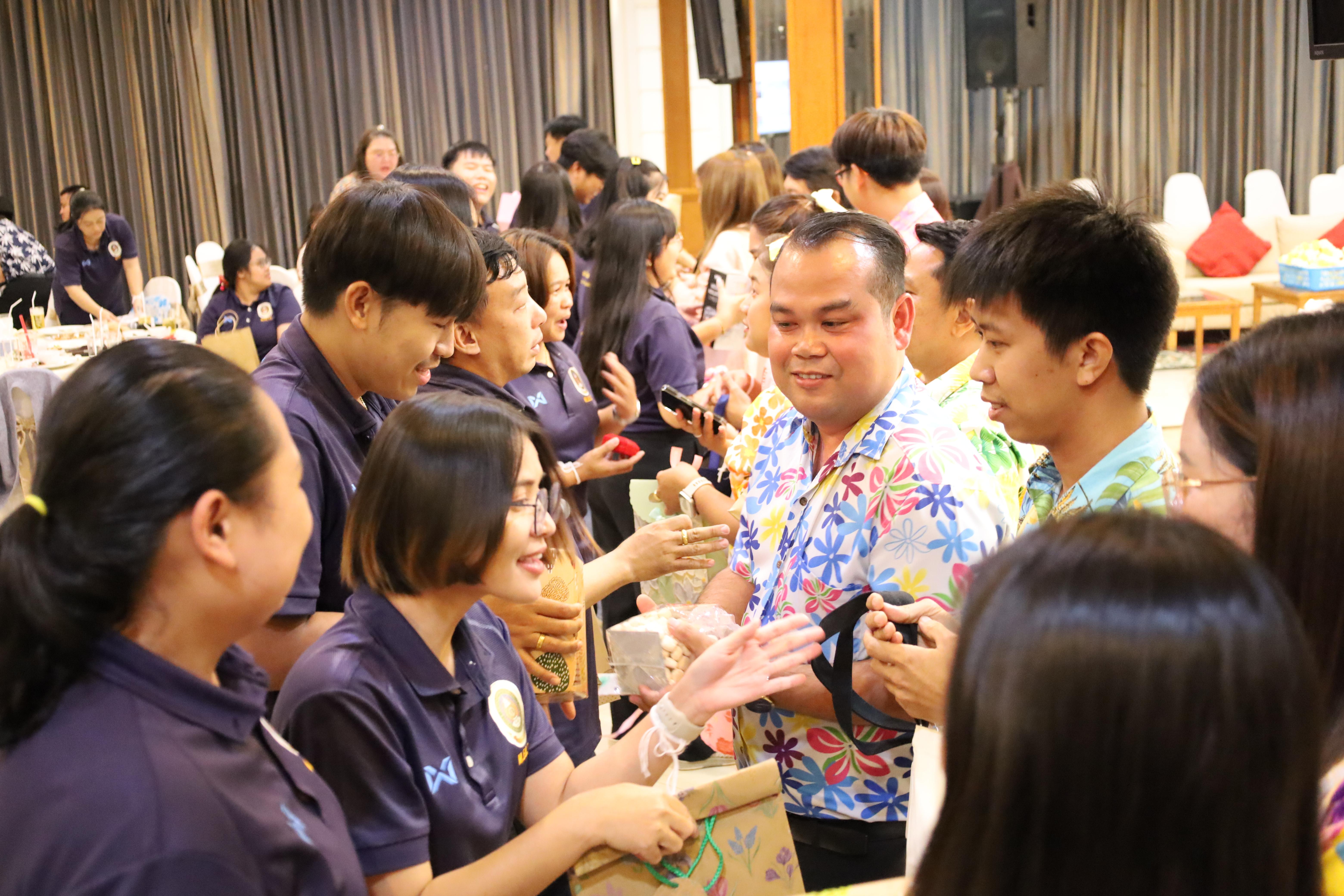 330. กิจกรรมไหว้ครู สู่ขวัญน้อง การบริหารการศึกษา ประจำปีการศึกษา 2568