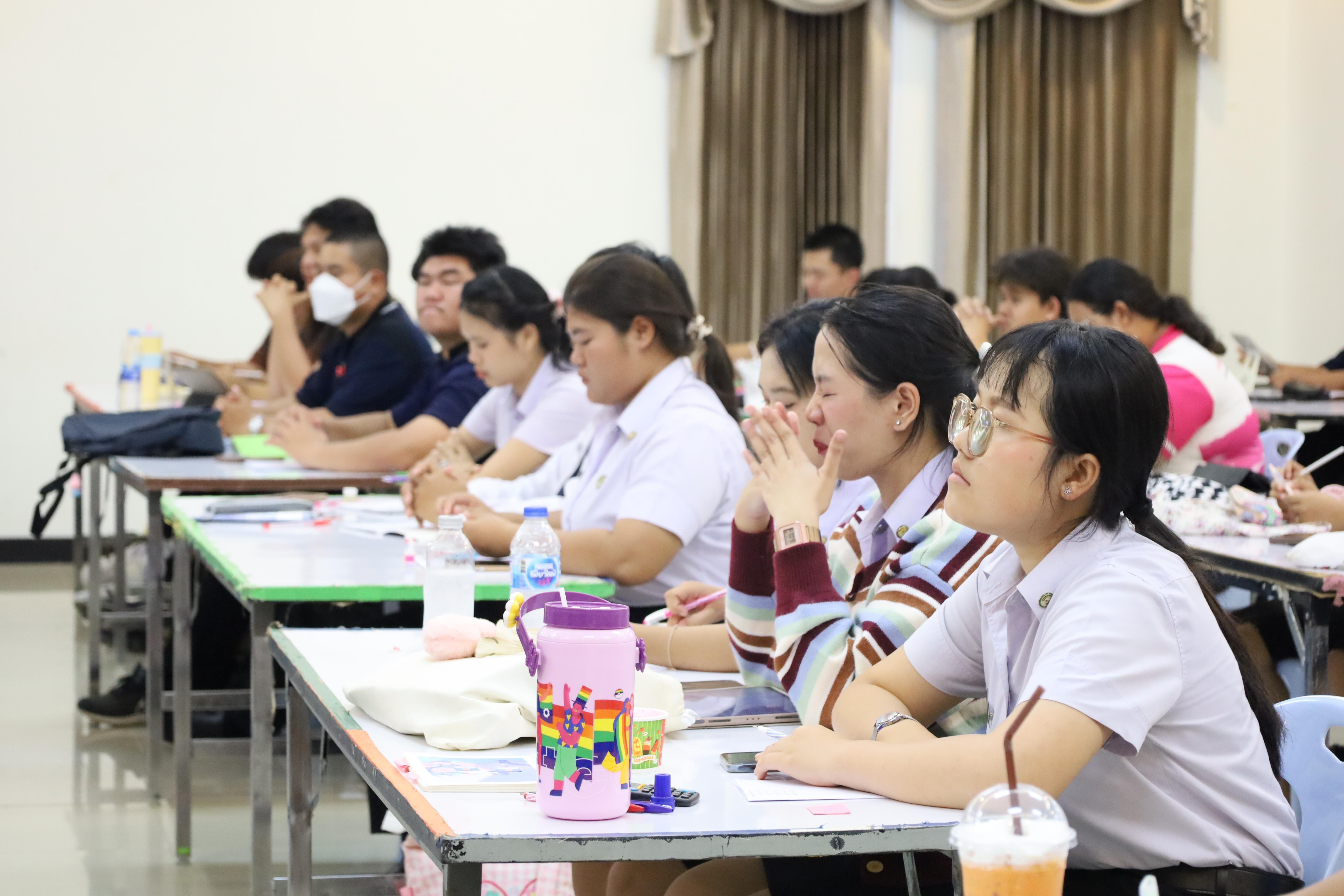 10. กิจกรรมเตรียมความพร้อมก่อนสอบใบประกอบวิชาชีพครู
