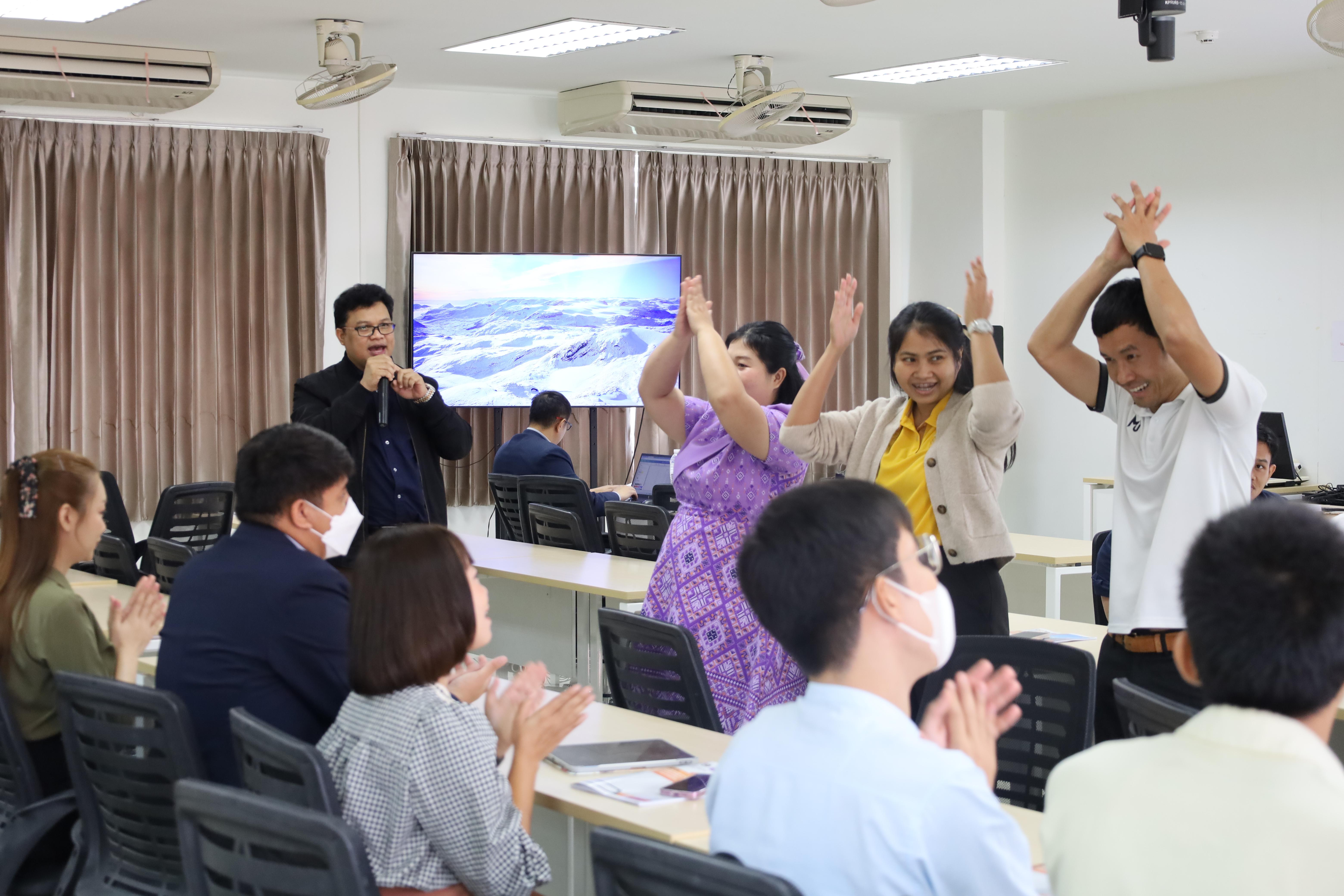 39. อบรมหลักสูตรการพัฒนาสมรรถนะครูภาษาอังกฤษด้วย Generative AI