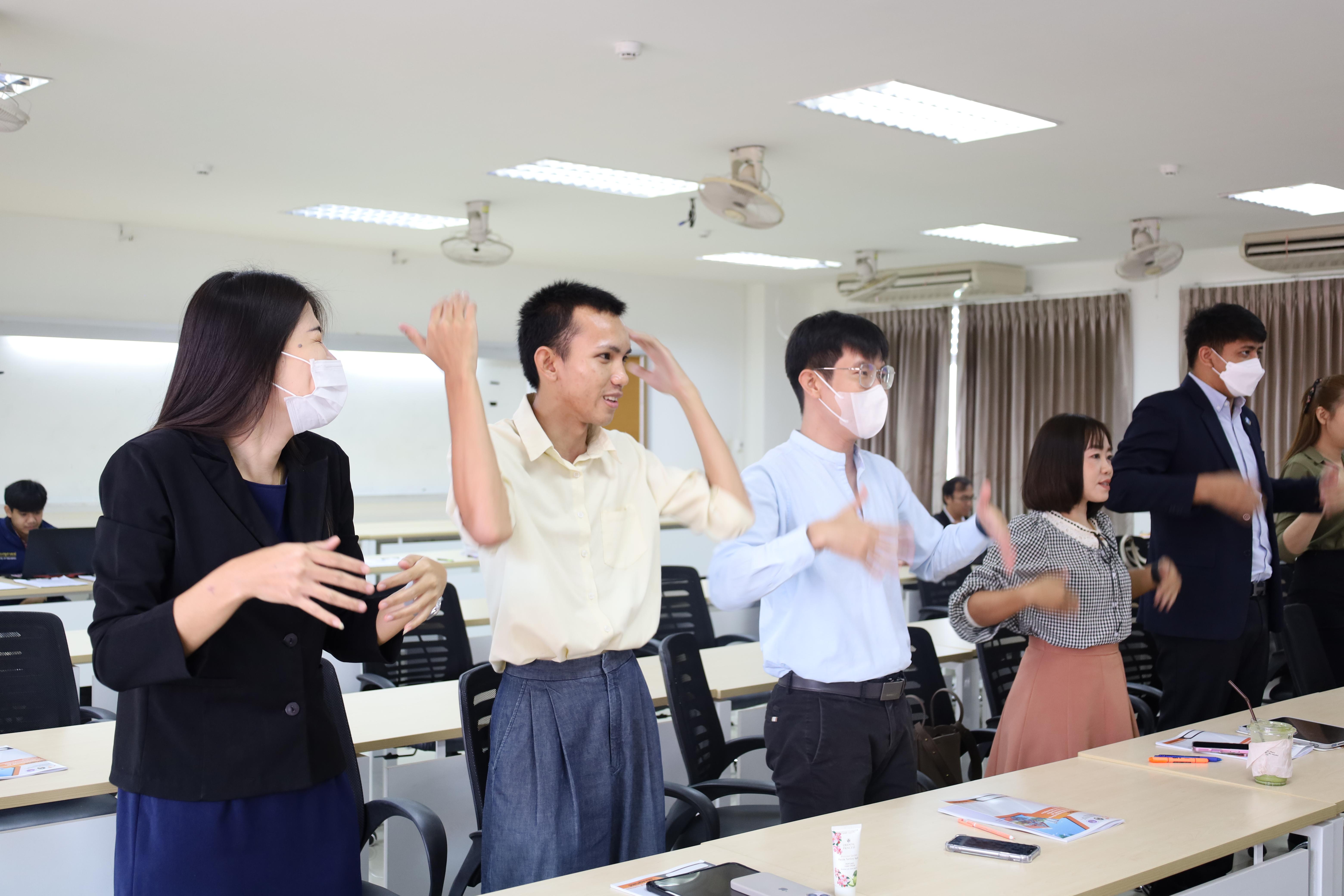 43. อบรมหลักสูตรการพัฒนาสมรรถนะครูภาษาอังกฤษด้วย Generative AI