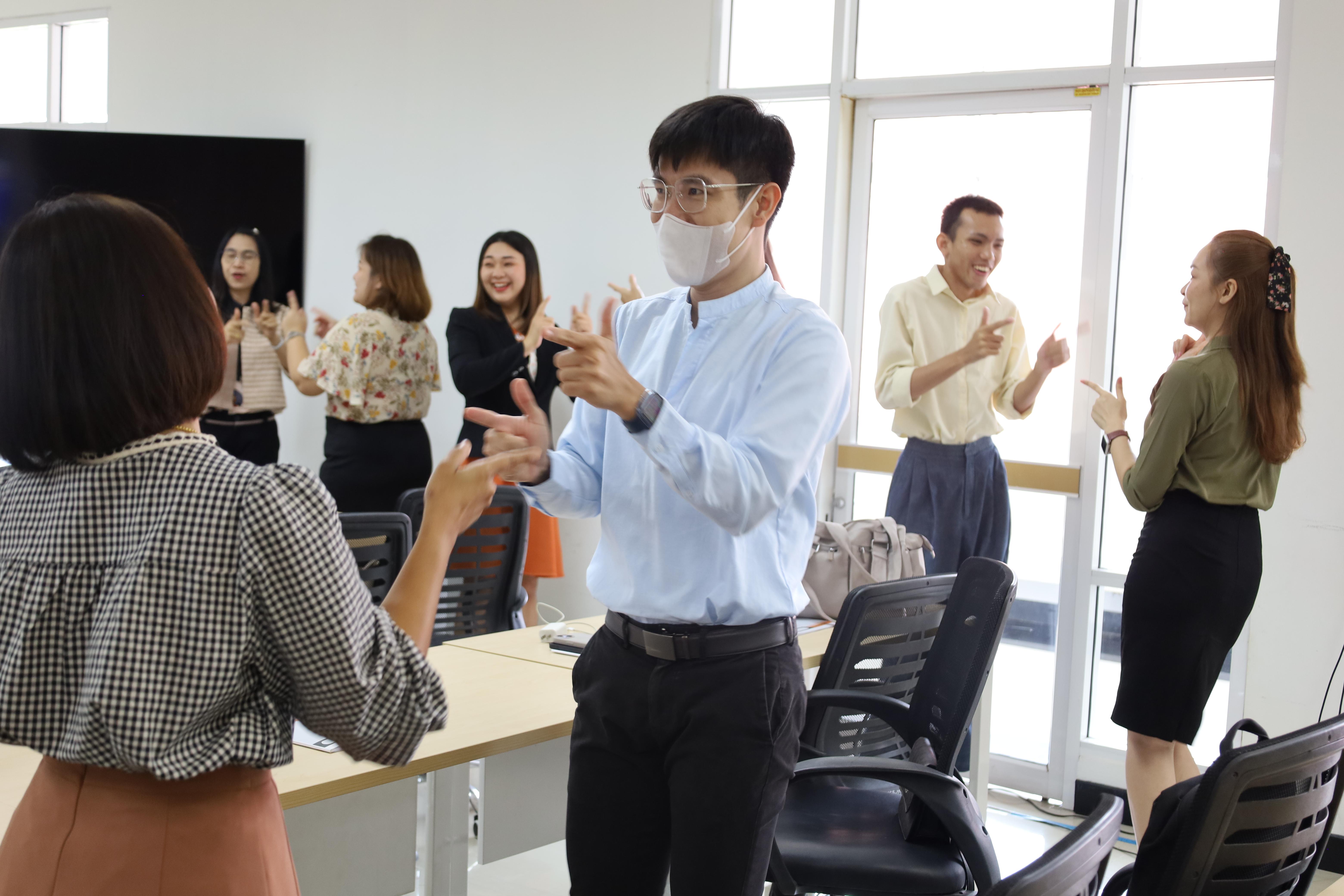 51. อบรมหลักสูตรการพัฒนาสมรรถนะครูภาษาอังกฤษด้วย Generative AI