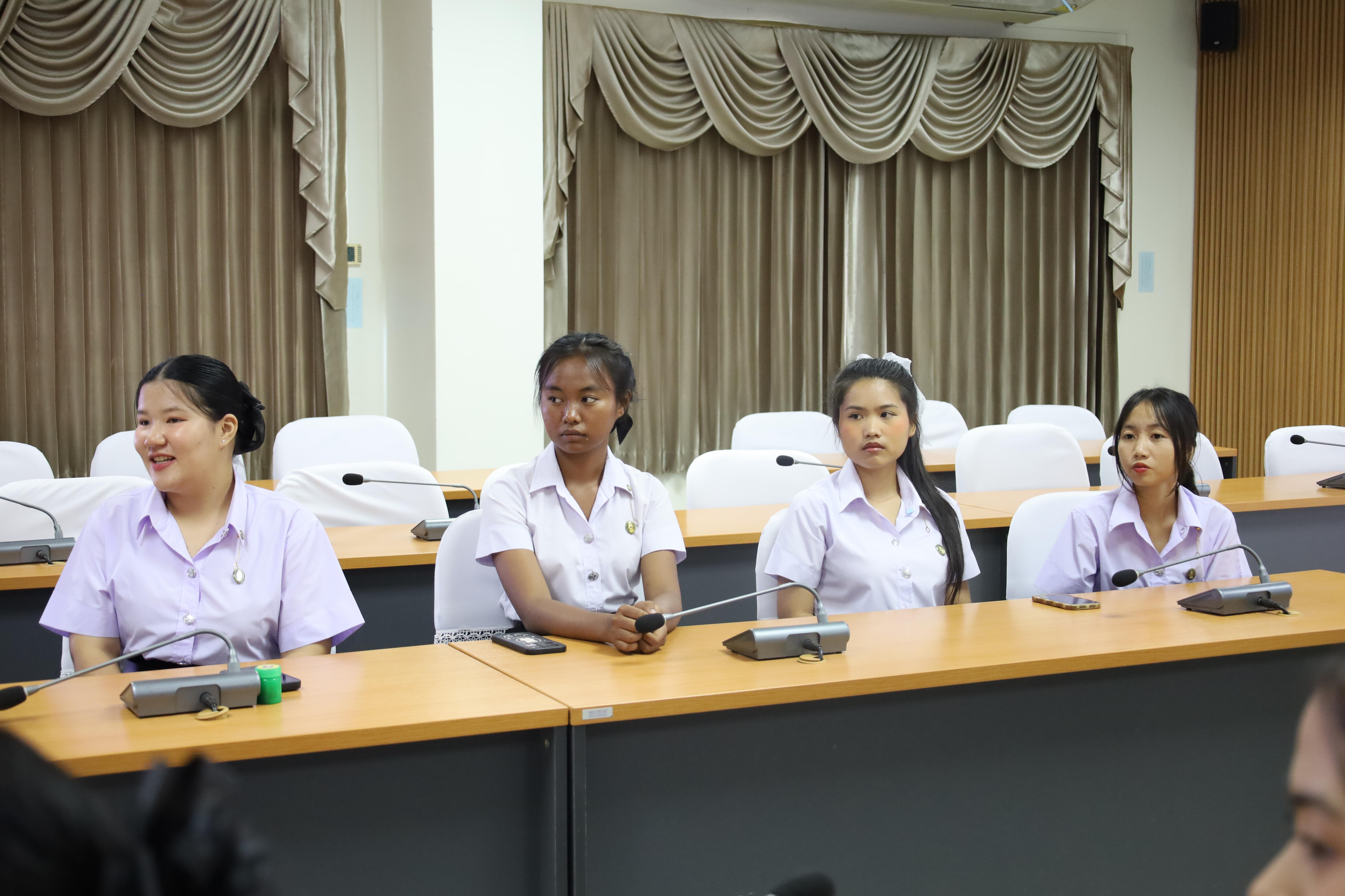 9. กิจกรรมเตรียมความพร้อมสู่รั้วมหาวิทยาลัยสำหรับนักศึกษาภาษาจีน