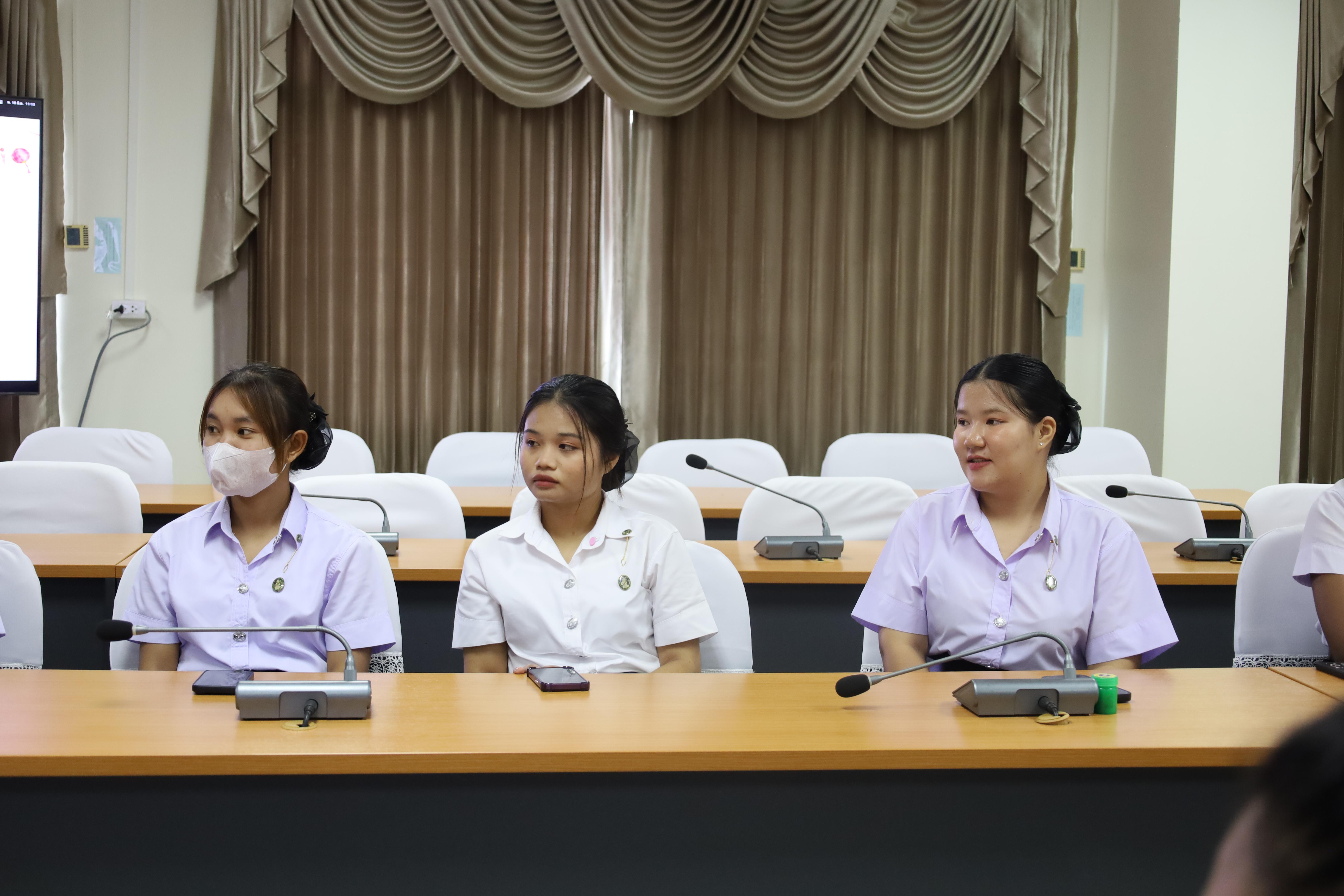 10. กิจกรรมเตรียมความพร้อมสู่รั้วมหาวิทยาลัยสำหรับนักศึกษาภาษาจีน