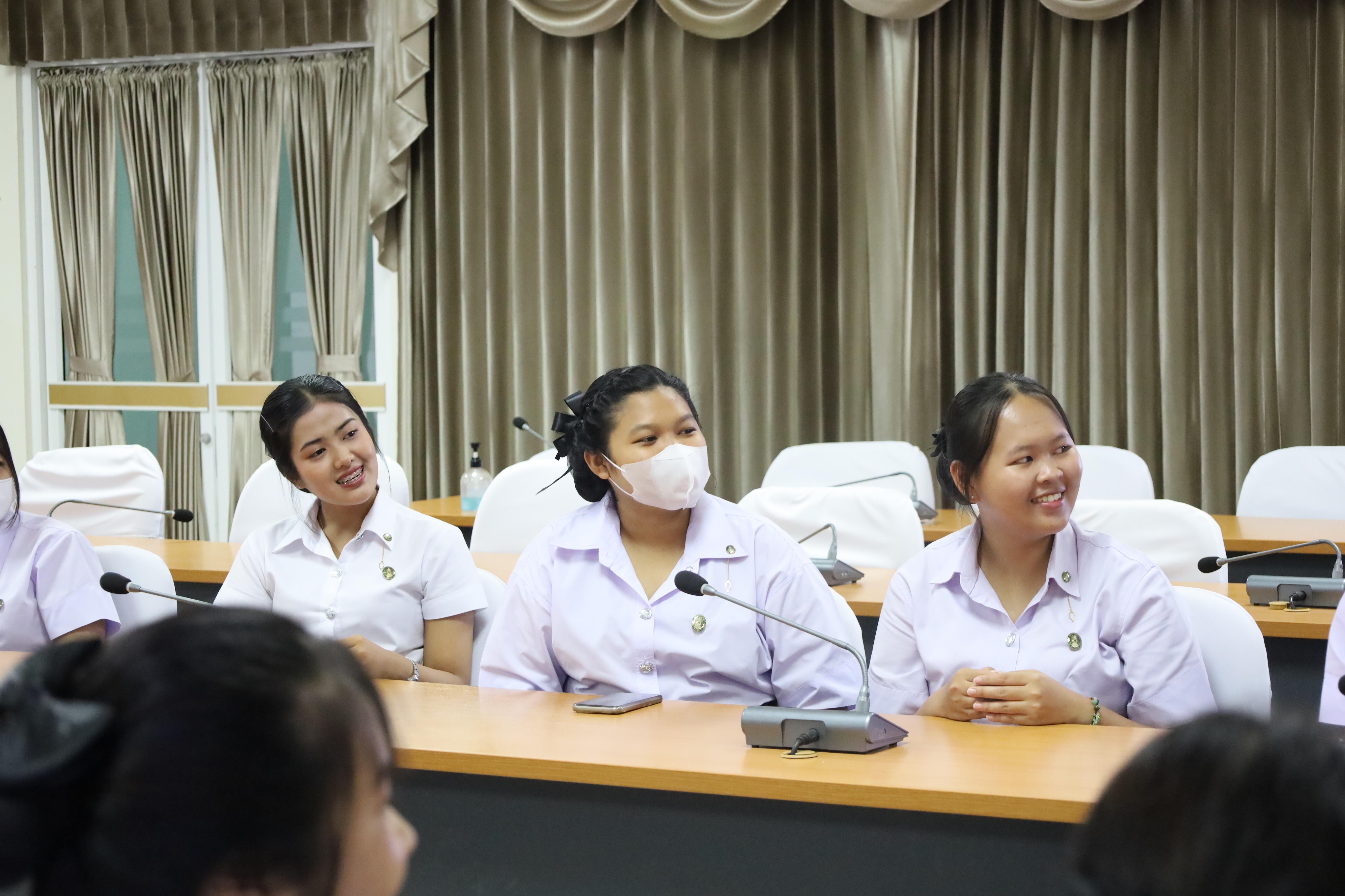 18. กิจกรรมเตรียมความพร้อมสู่รั้วมหาวิทยาลัยสำหรับนักศึกษาภาษาจีน