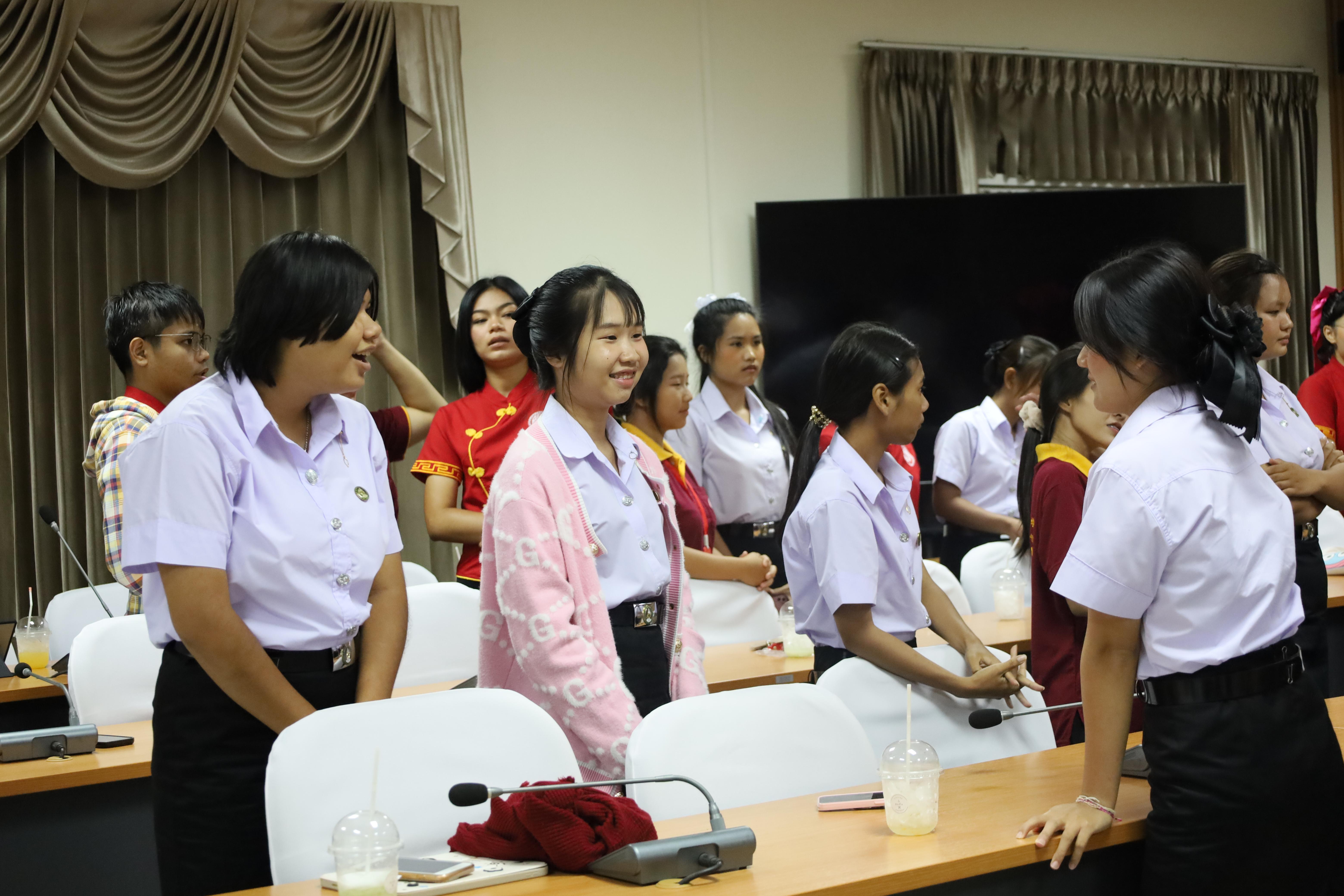 34. กิจกรรมเตรียมความพร้อมสู่รั้วมหาวิทยาลัยสำหรับนักศึกษาภาษาจีน