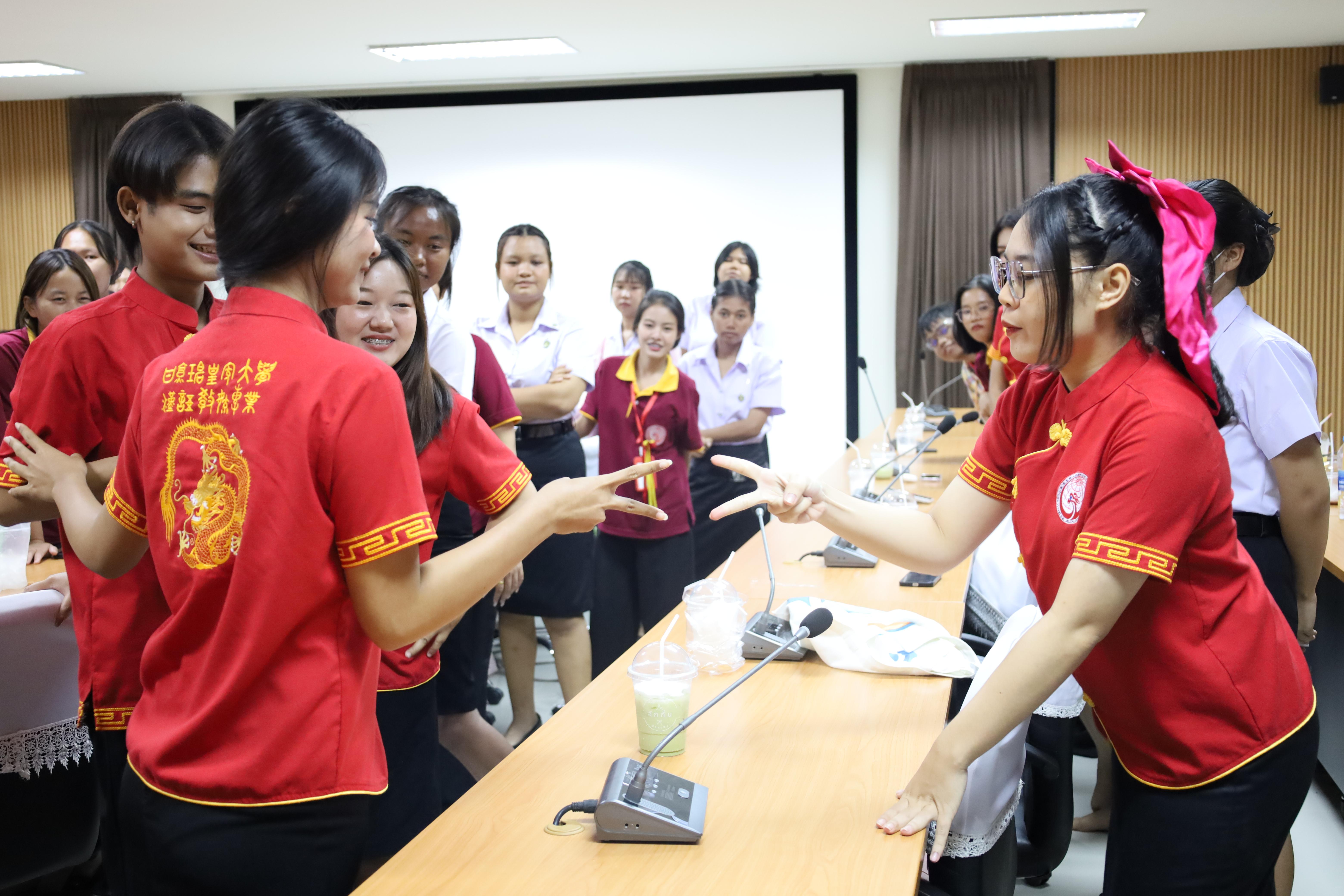 36. กิจกรรมเตรียมความพร้อมสู่รั้วมหาวิทยาลัยสำหรับนักศึกษาภาษาจีน