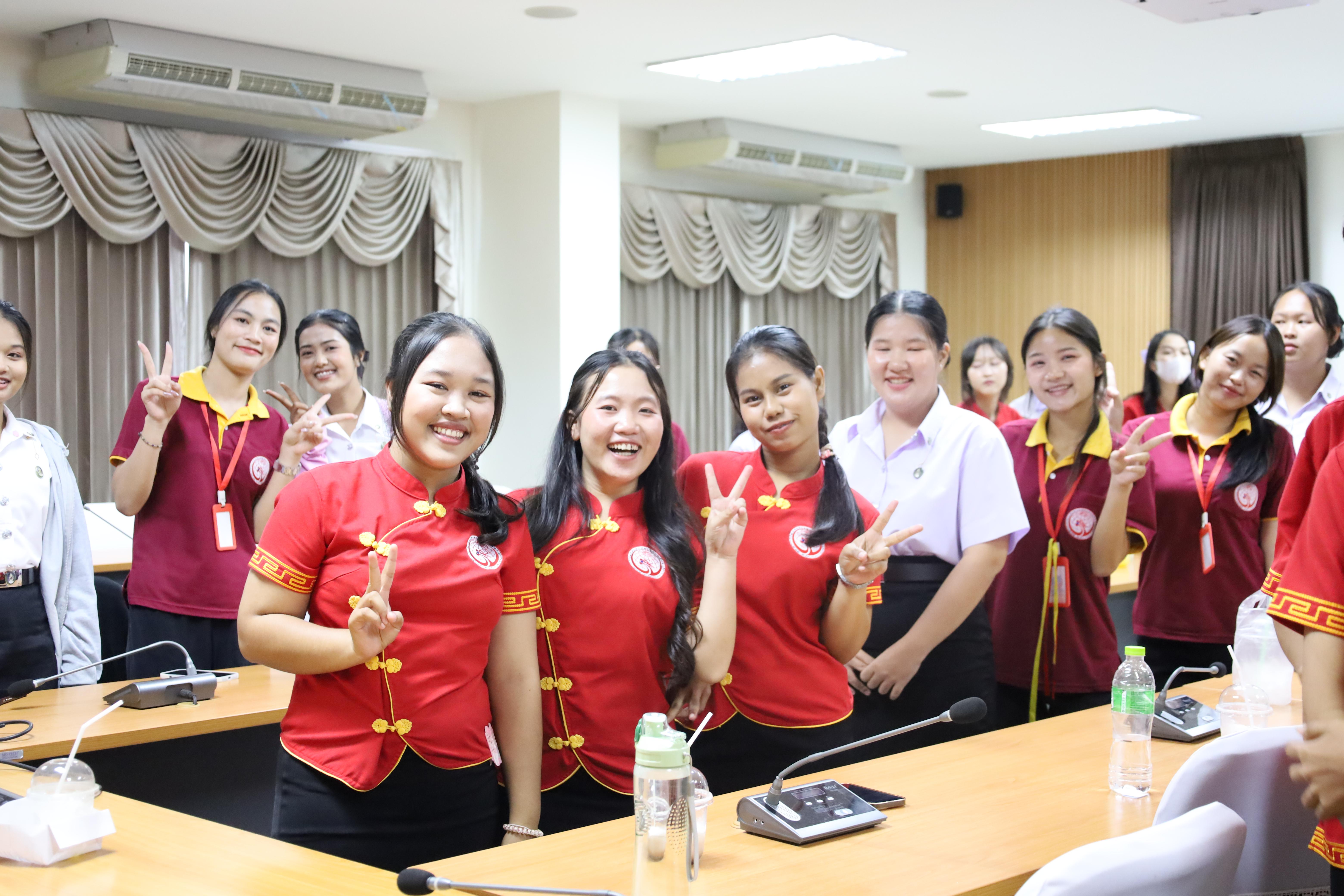 37. กิจกรรมเตรียมความพร้อมสู่รั้วมหาวิทยาลัยสำหรับนักศึกษาภาษาจีน