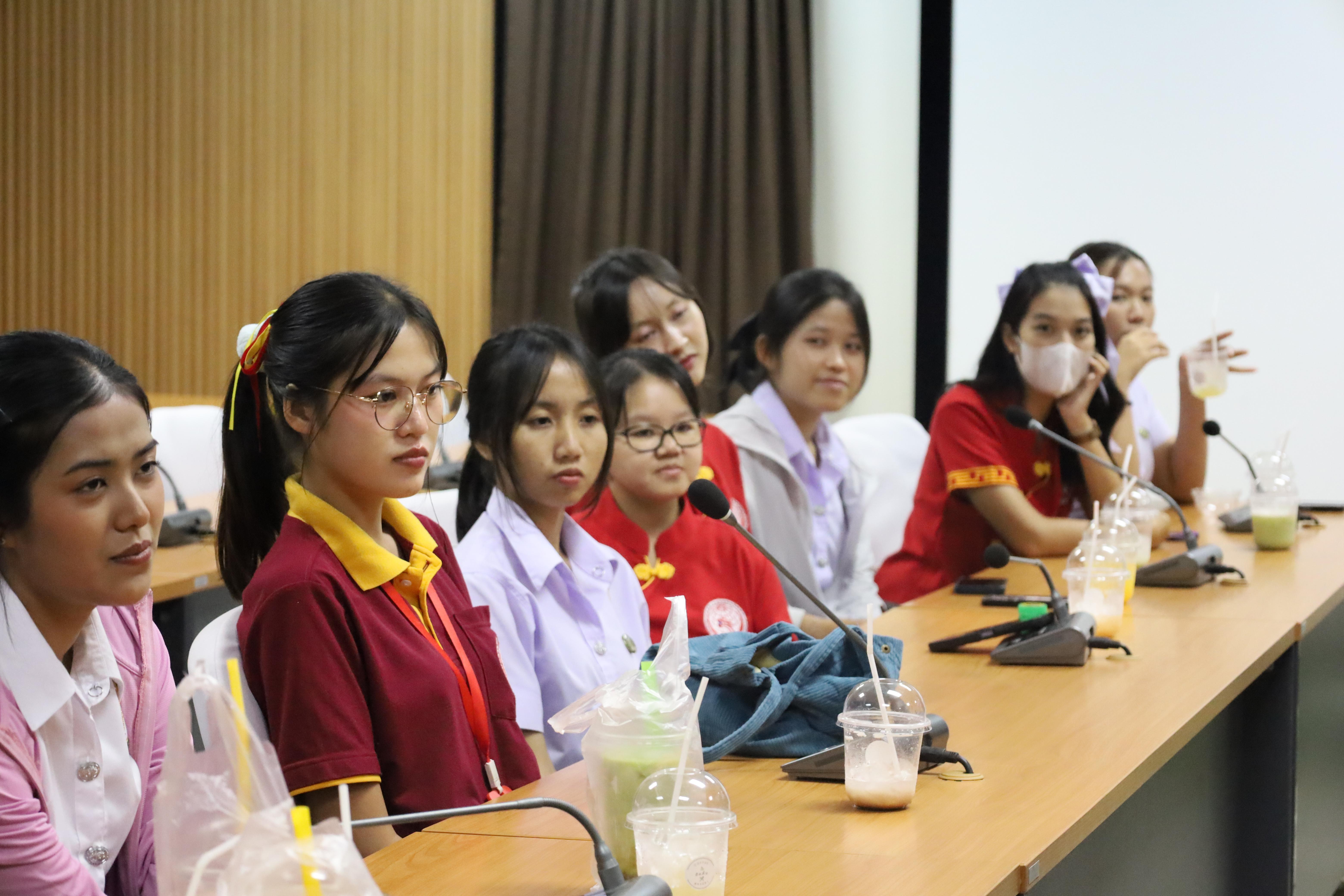 40. กิจกรรมเตรียมความพร้อมสู่รั้วมหาวิทยาลัยสำหรับนักศึกษาภาษาจีน