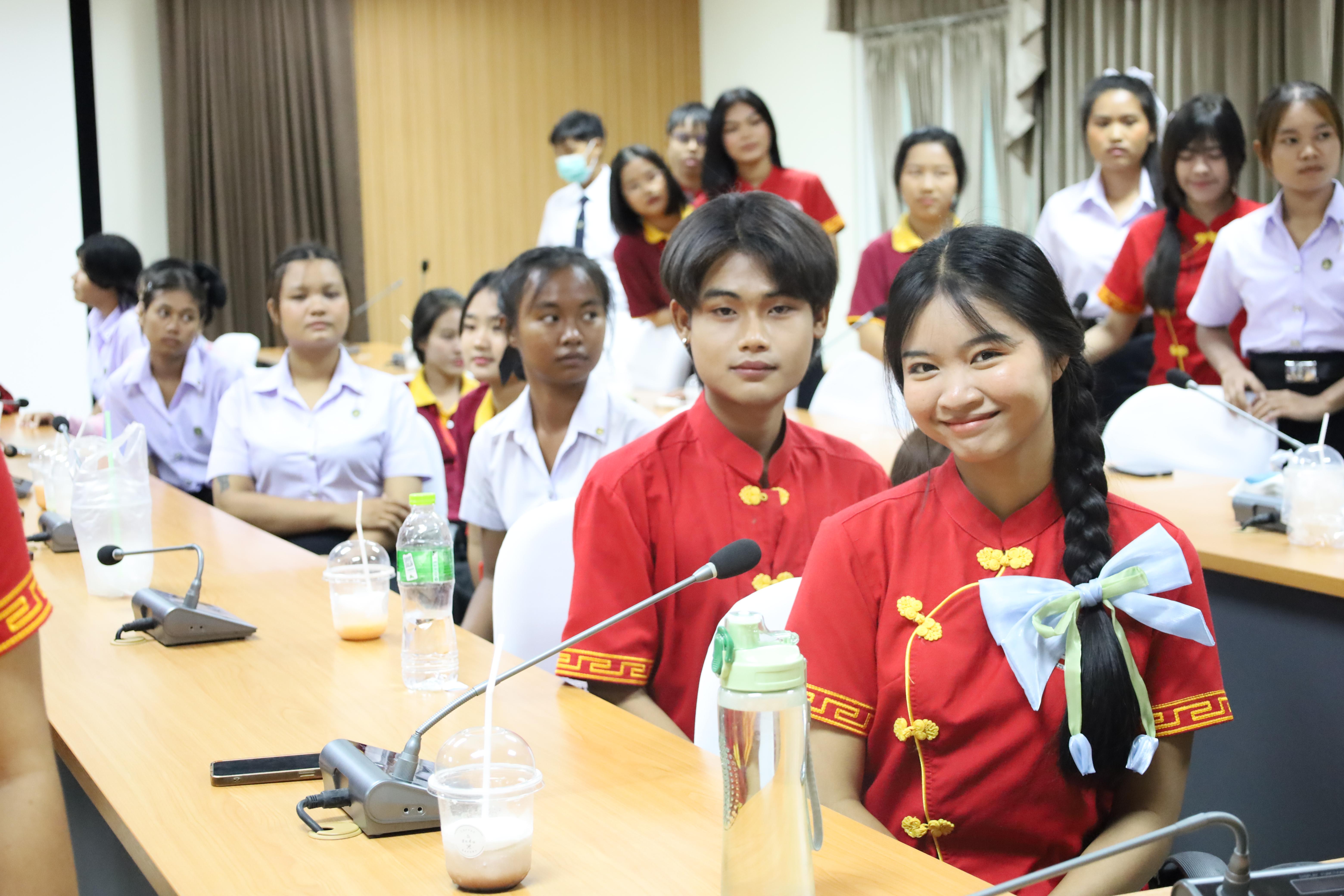 42. กิจกรรมเตรียมความพร้อมสู่รั้วมหาวิทยาลัยสำหรับนักศึกษาภาษาจีน