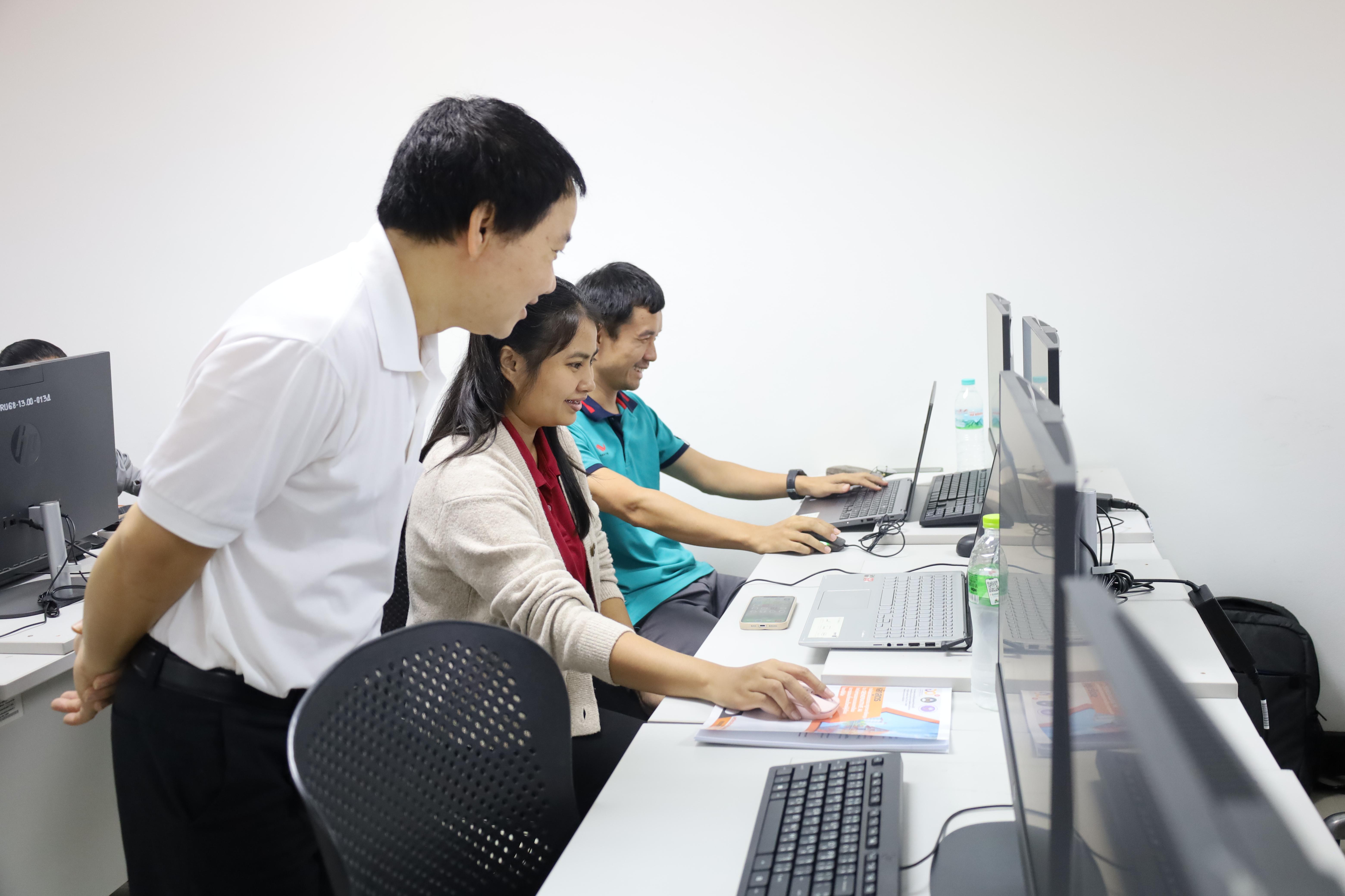 17. อบรมหลักสูตรการพัฒนาสมรรถนะครูภาษาอังกฤษด้วย Generative AI-1