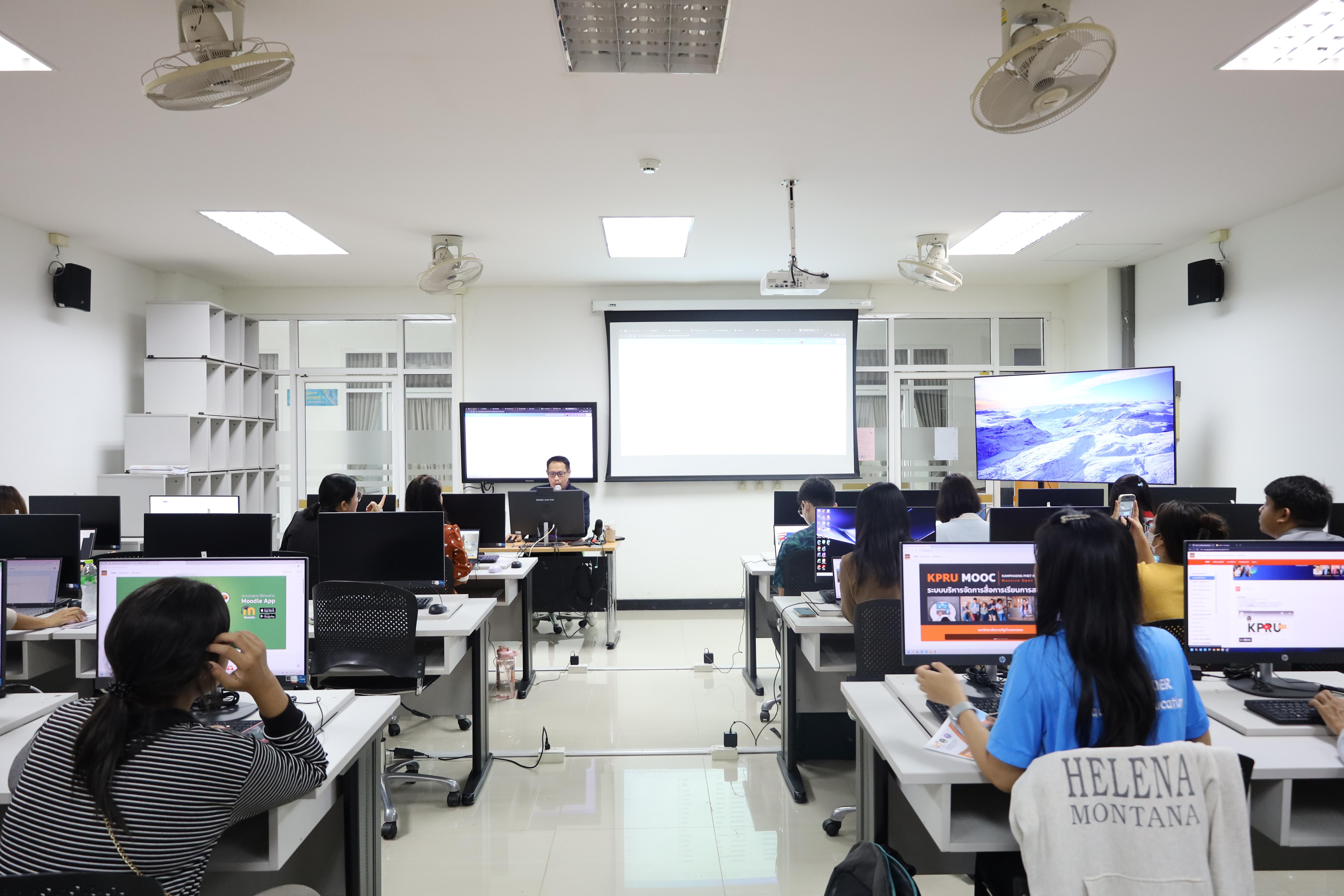 25. อบรมหลักสูตรการพัฒนาสมรรถนะครูภาษาอังกฤษด้วย Generative AI-1