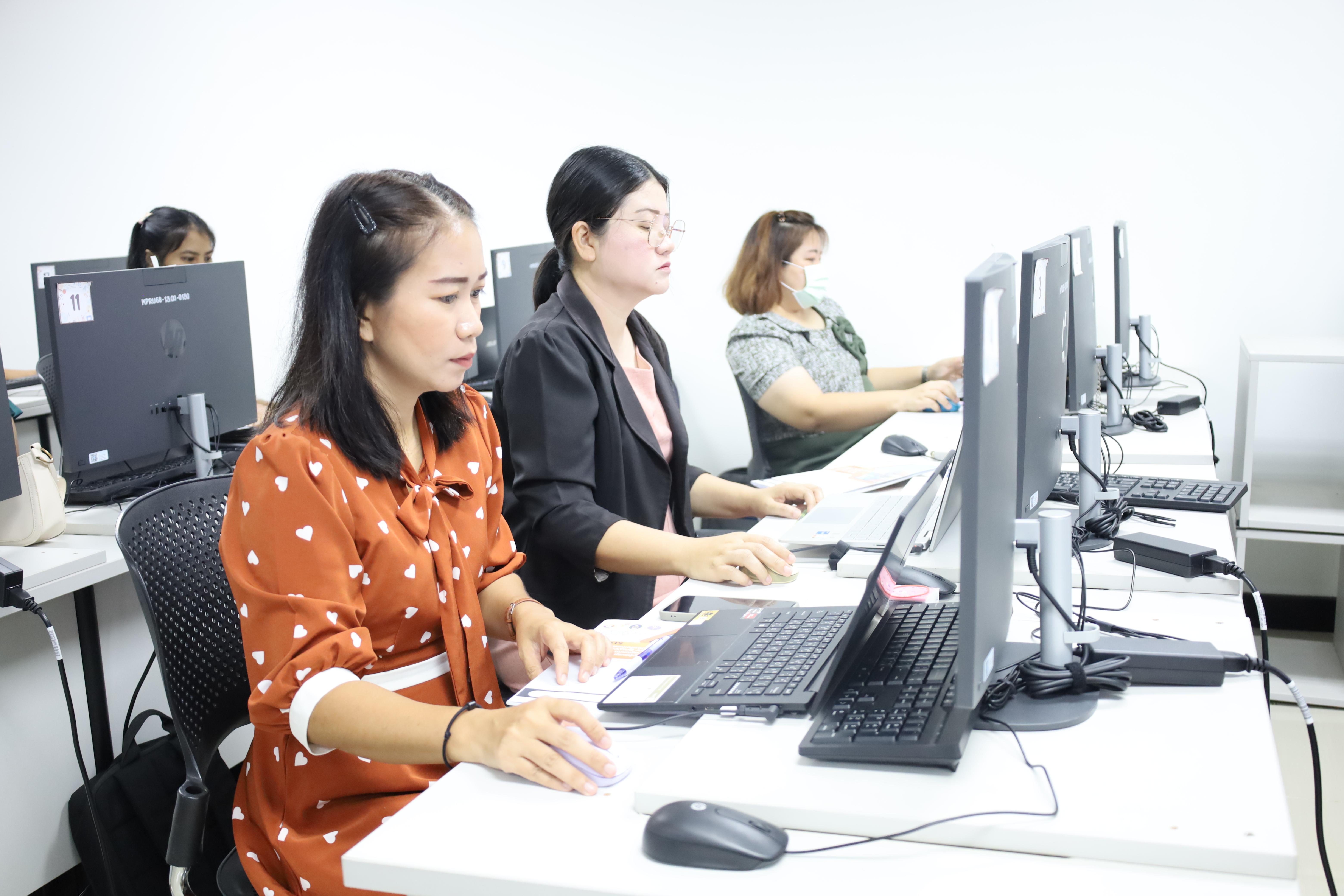 40. อบรมหลักสูตรการพัฒนาสมรรถนะครูภาษาอังกฤษด้วย Generative AI-1