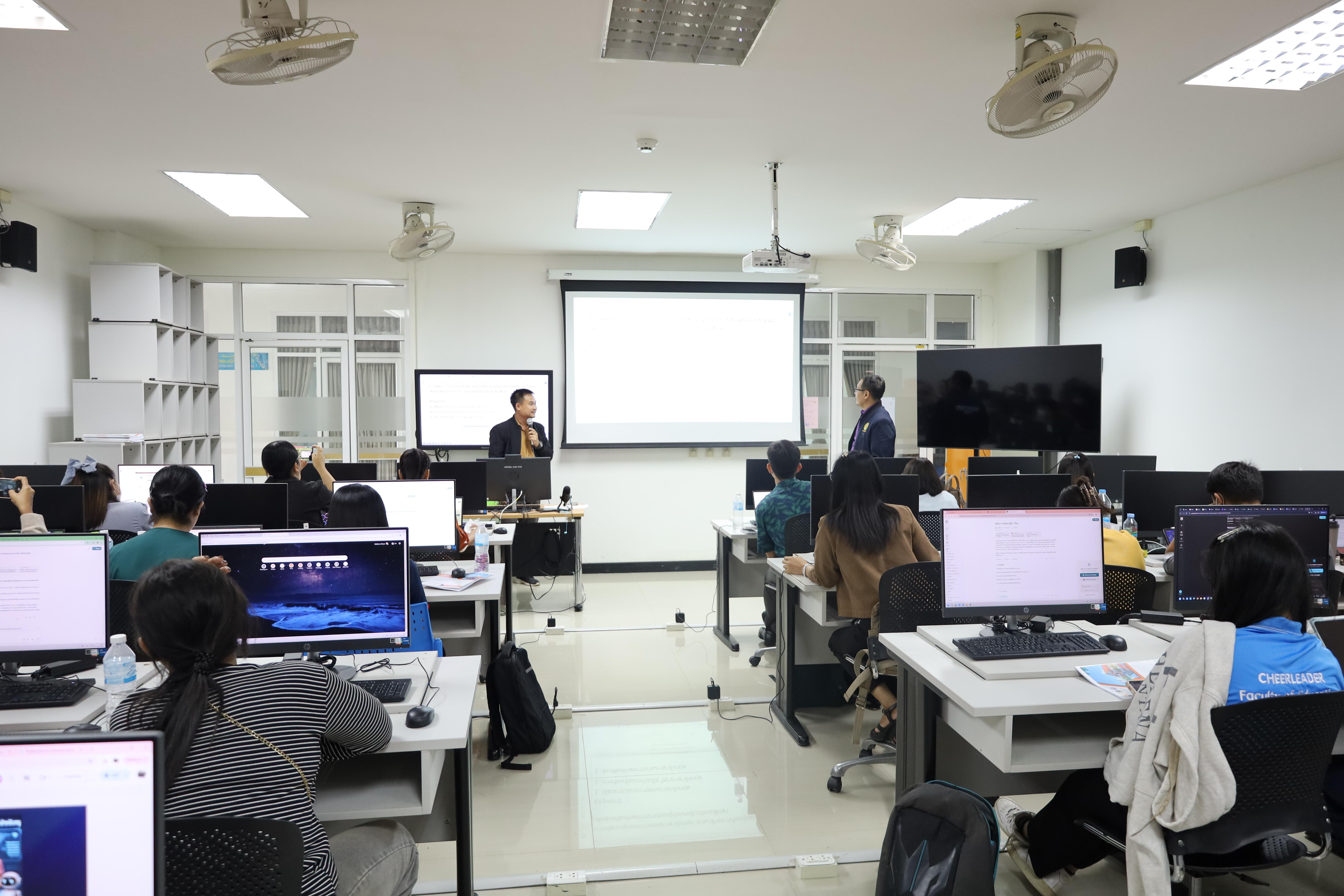 129. อบรมหลักสูตรการพัฒนาสมรรถนะครูภาษาอังกฤษด้วย Generative AI-1