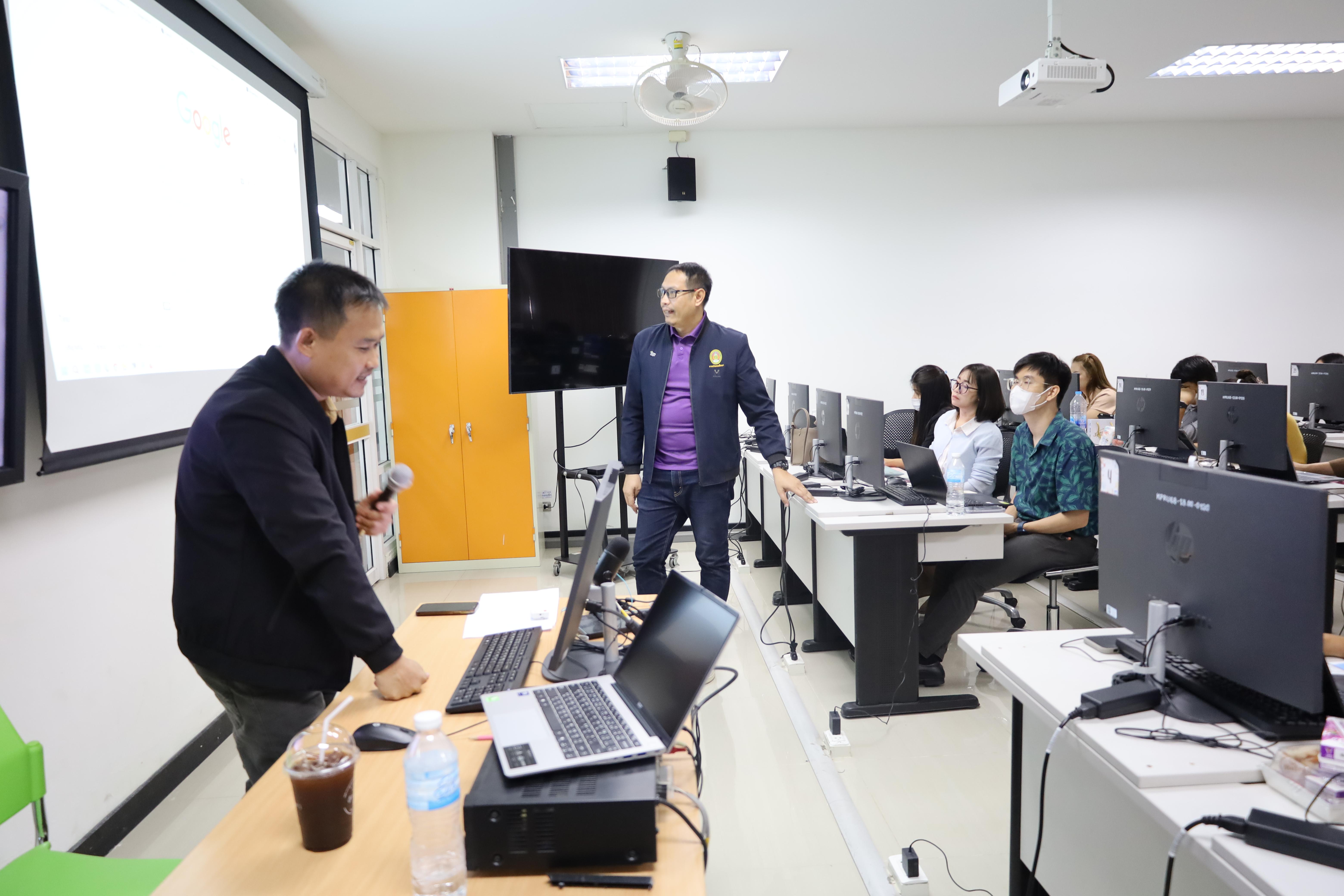 131. อบรมหลักสูตรการพัฒนาสมรรถนะครูภาษาอังกฤษด้วย Generative AI-1
